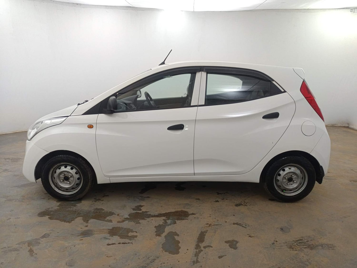 Used 2017 Hyundai Eon Era Petrol Manual exterior LEFT SIDE VIEW