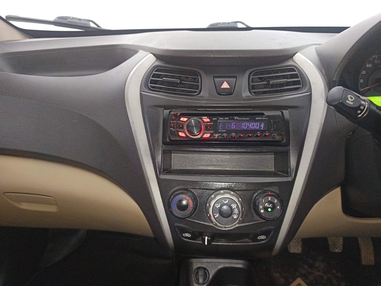 Used 2017 Hyundai Eon Era Petrol Manual interior MUSIC SYSTEM & AC CONTROL VIEW