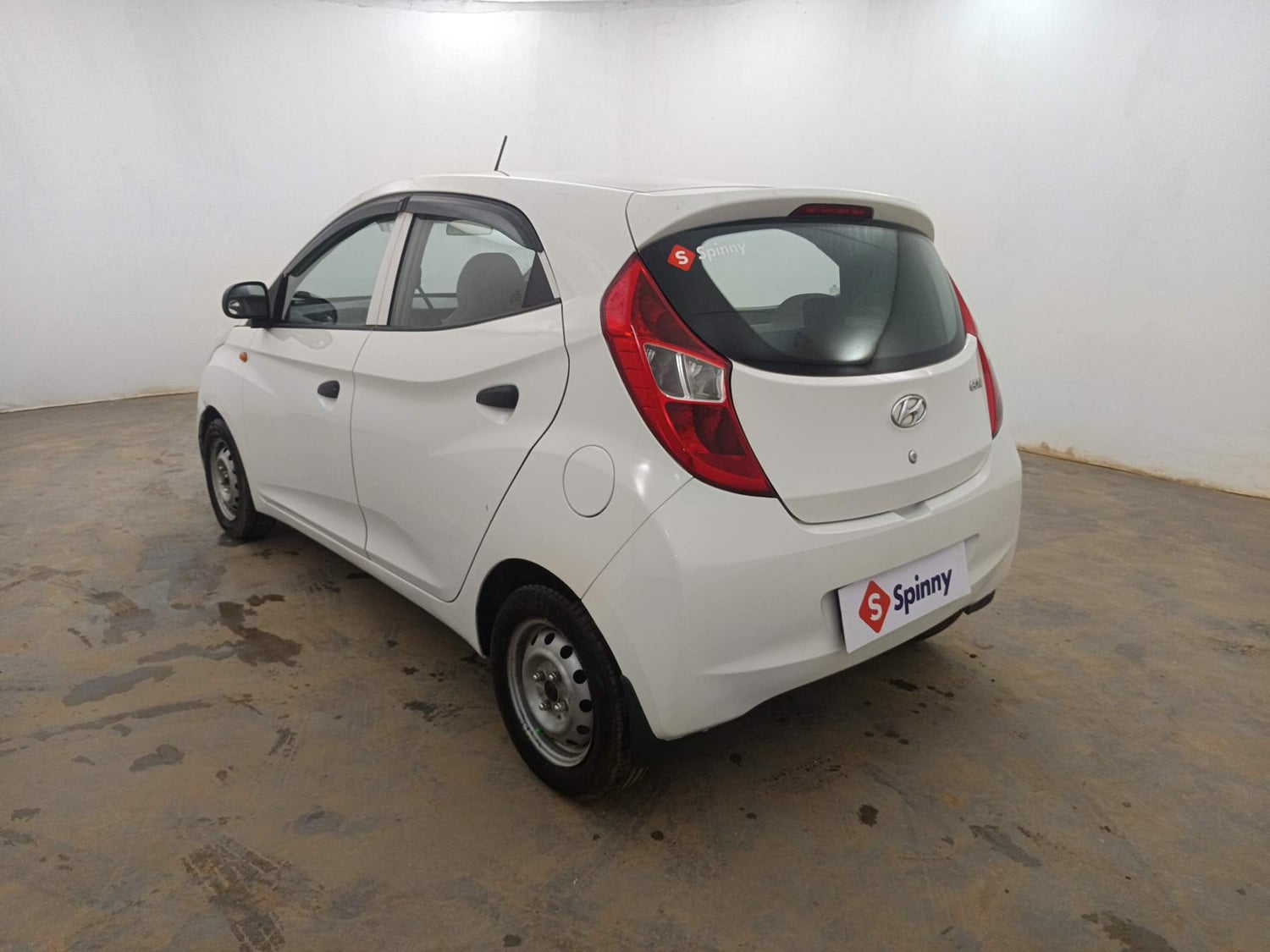 Used 2017 Hyundai Eon Era Petrol Manual exterior LEFT REAR CORNER VIEW