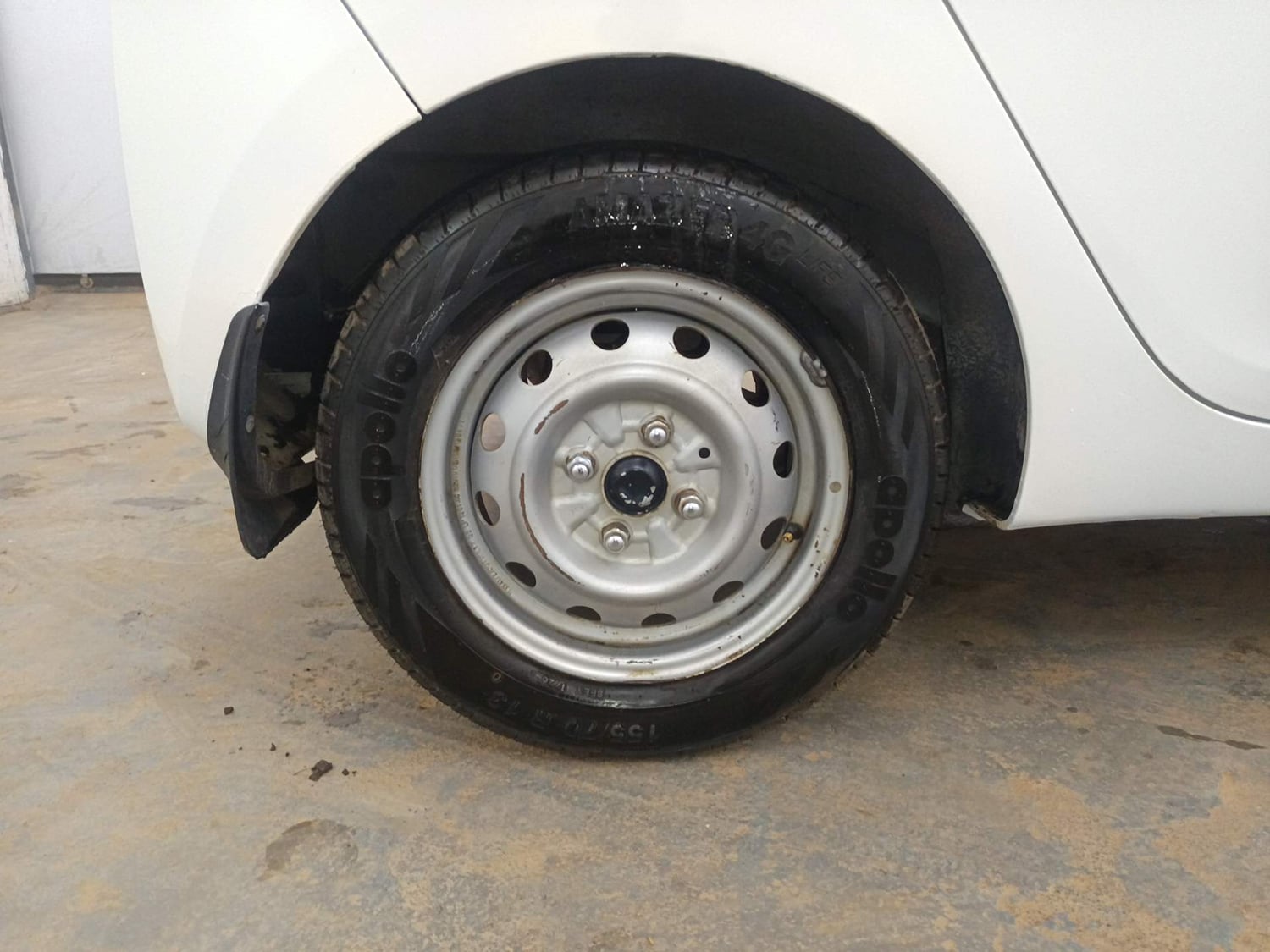 Used 2017 Hyundai Eon Era Petrol Manual tyres RIGHT REAR TYRE RIM VIEW