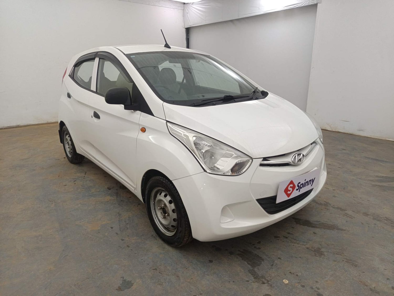 Used 2017 Hyundai Eon Era Petrol Manual exterior RIGHT FRONT CORNER VIEW
