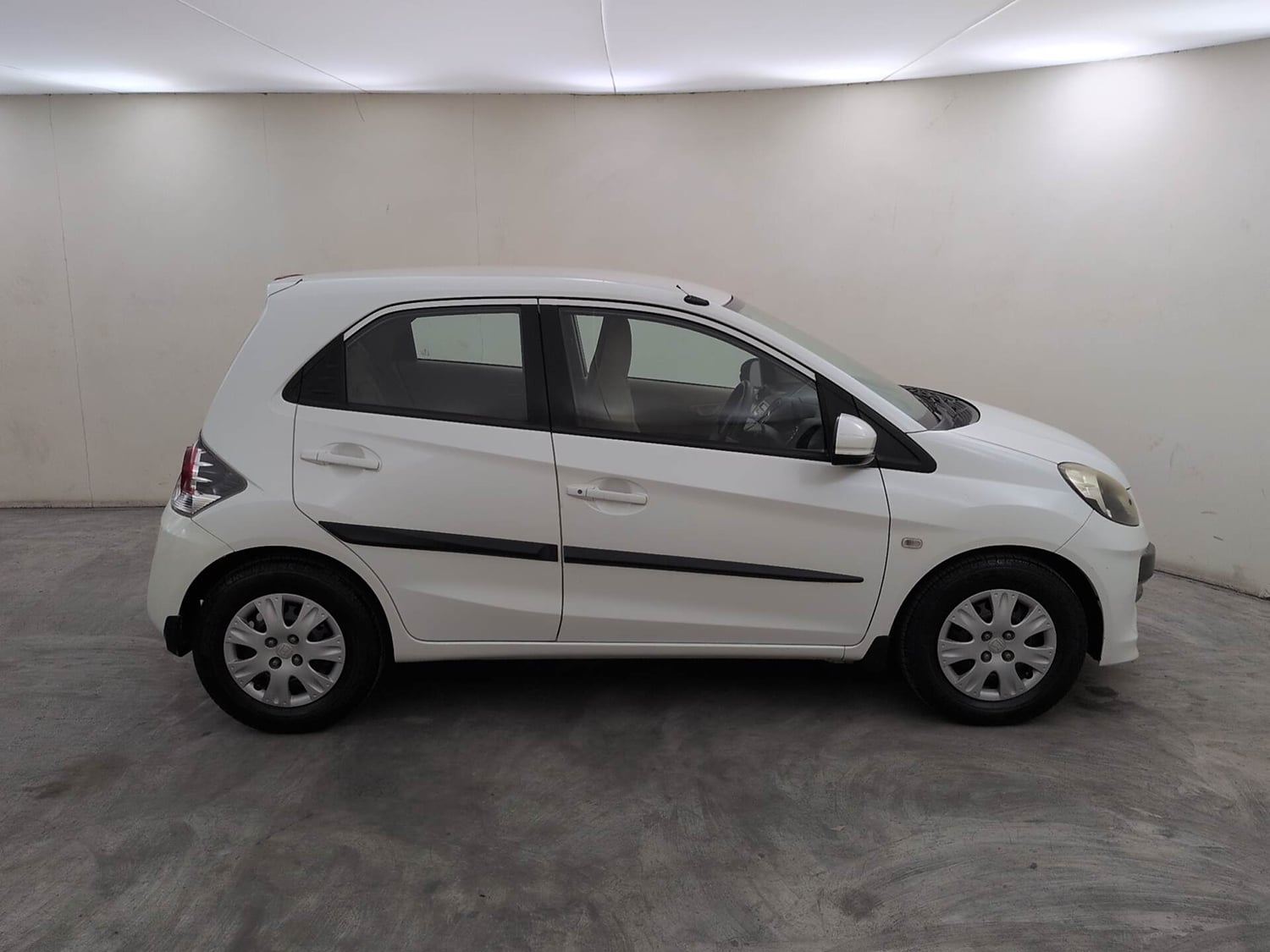 Used 2016 Honda Brio S MT Petrol Manual exterior RIGHT SIDE VIEW