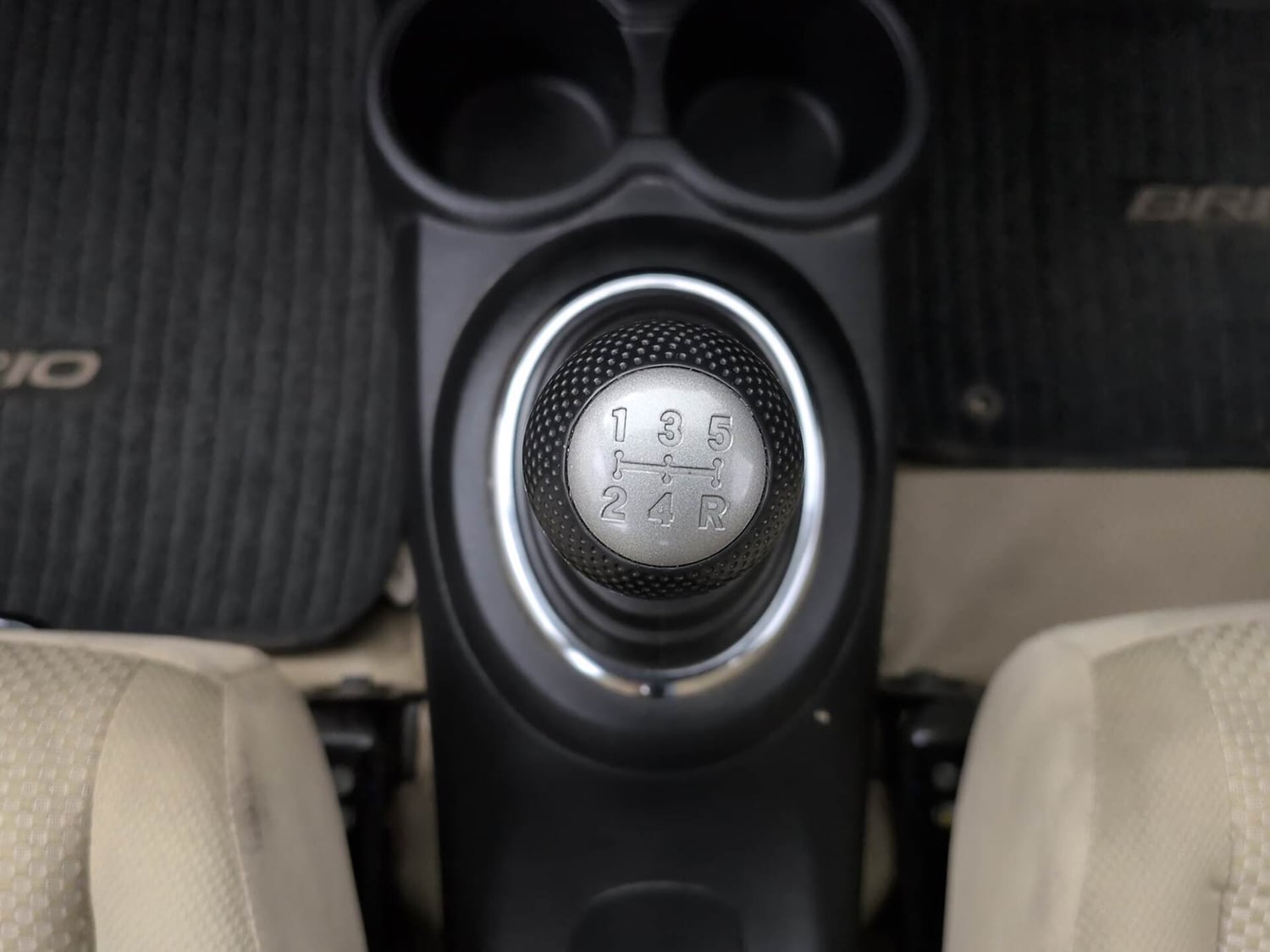 Used 2016 Honda Brio S MT Petrol Manual interior GEAR  KNOB VIEW