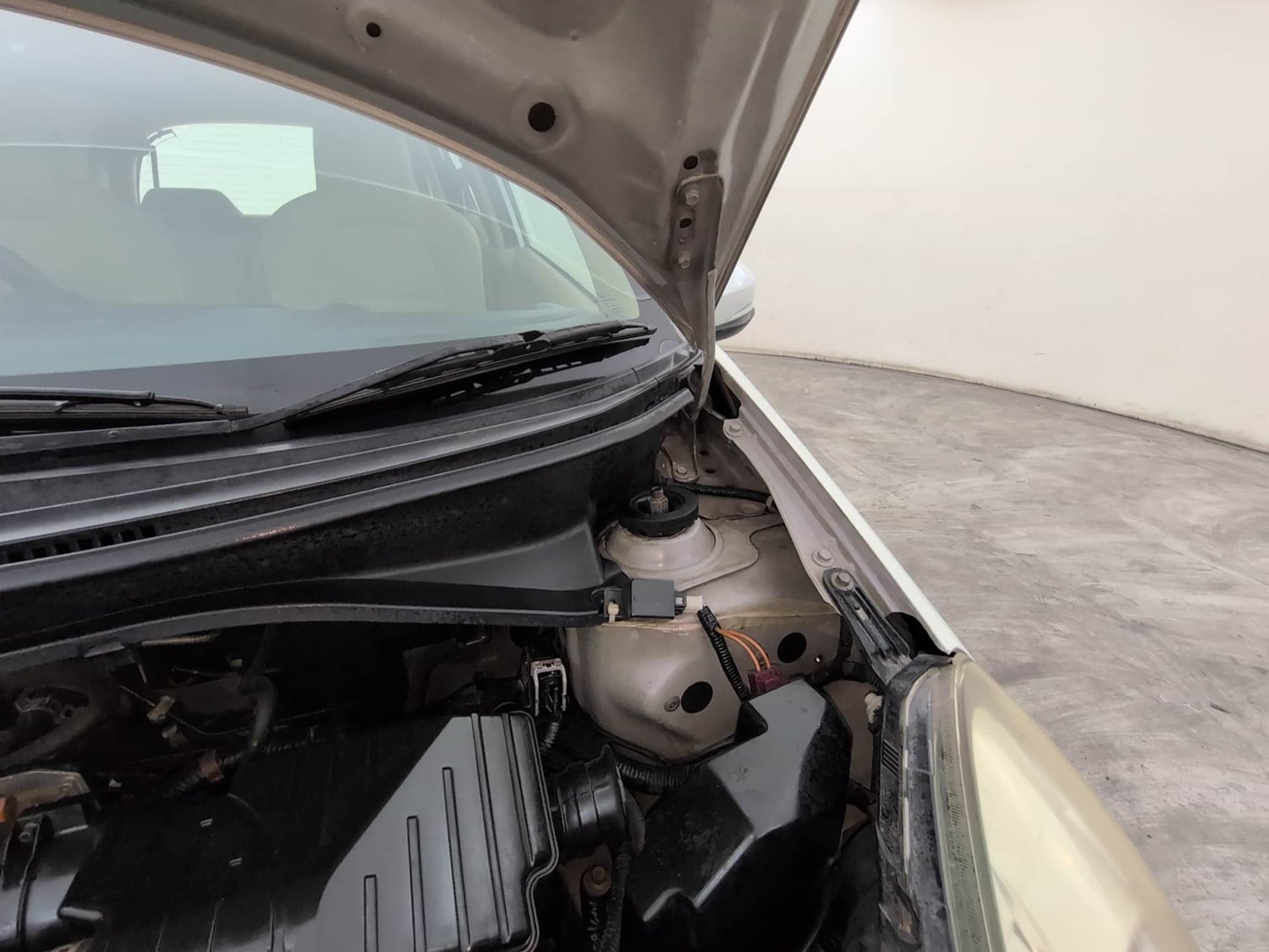 Used 2016 Honda Brio S MT Petrol Manual engine ENGINE LEFT SIDE HINGE & APRON VIEW