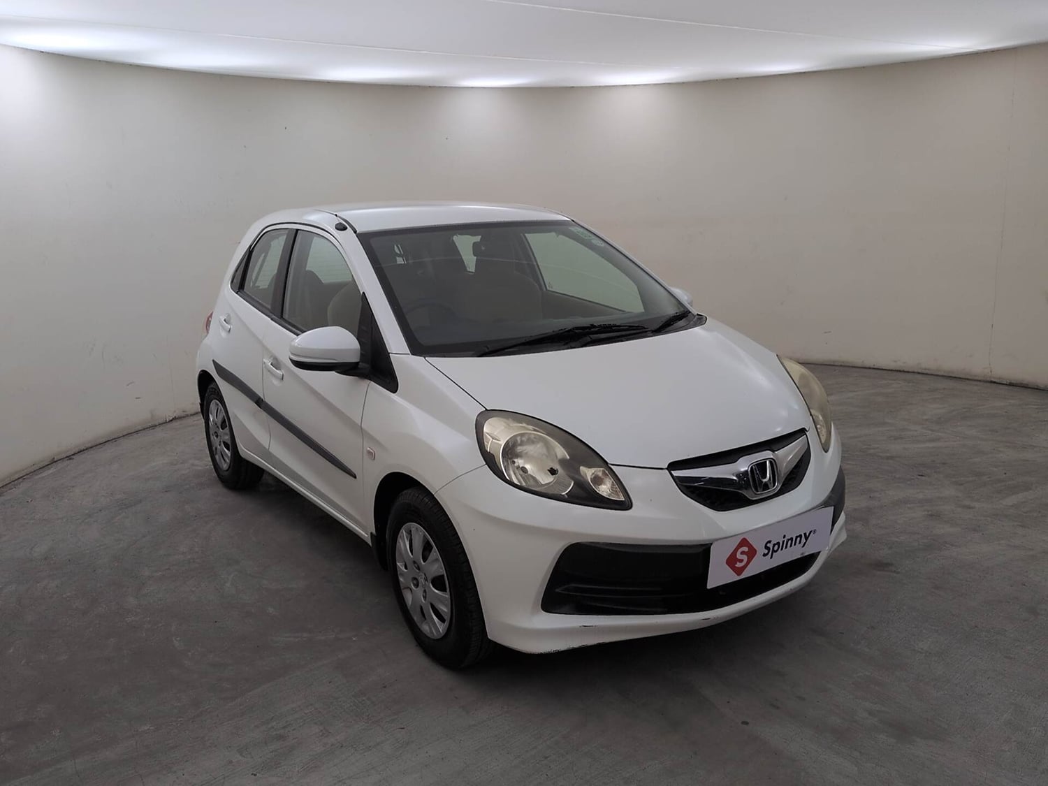 Used 2016 Honda Brio S MT Petrol Manual exterior RIGHT FRONT CORNER VIEW