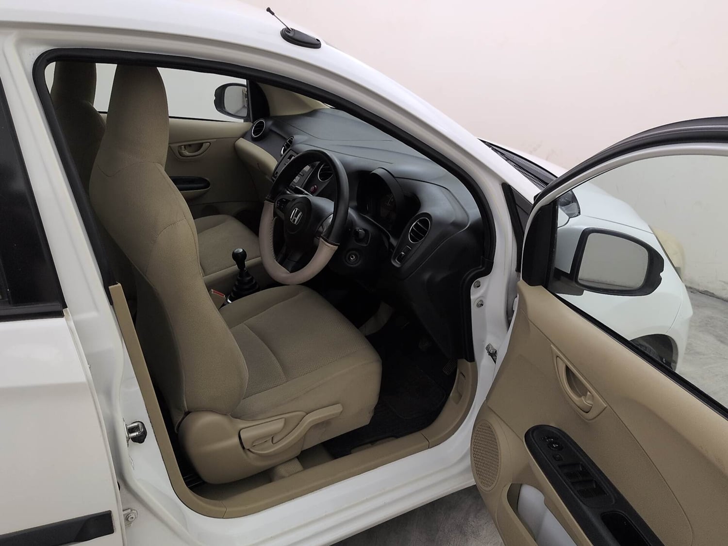 Used 2016 Honda Brio S MT Petrol Manual interior RIGHT SIDE FRONT DOOR CABIN VIEW