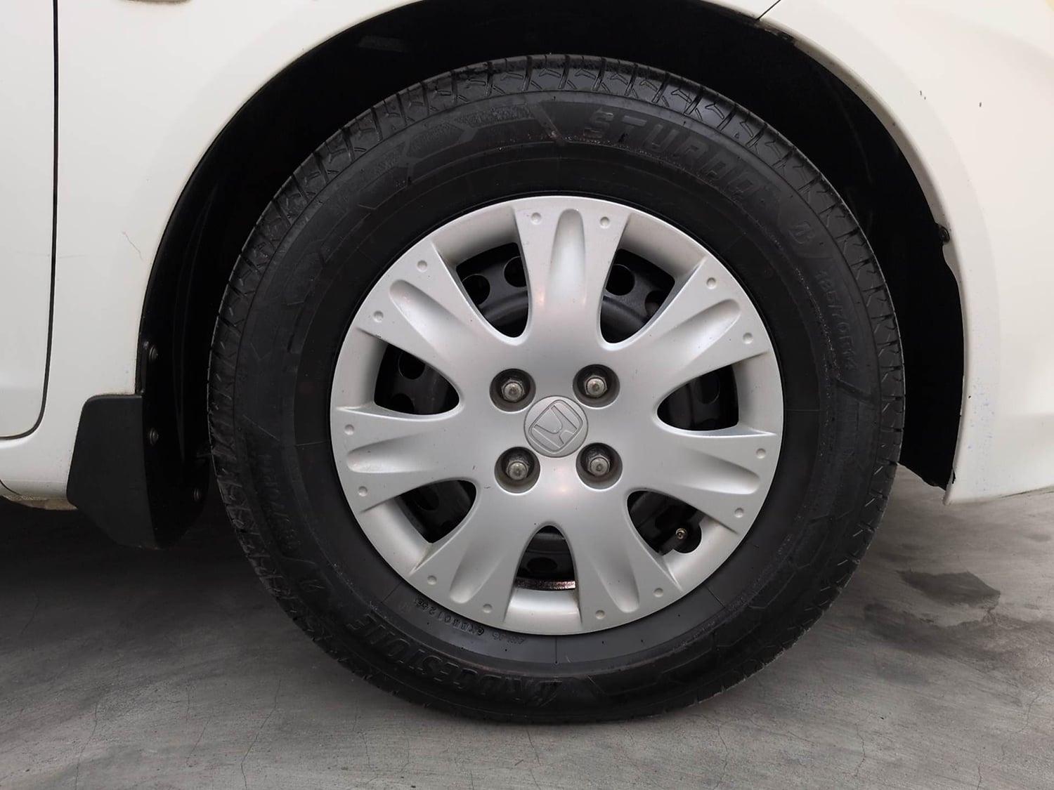 Used 2016 Honda Brio S MT Petrol Manual tyres RIGHT FRONT TYRE RIM VIEW
