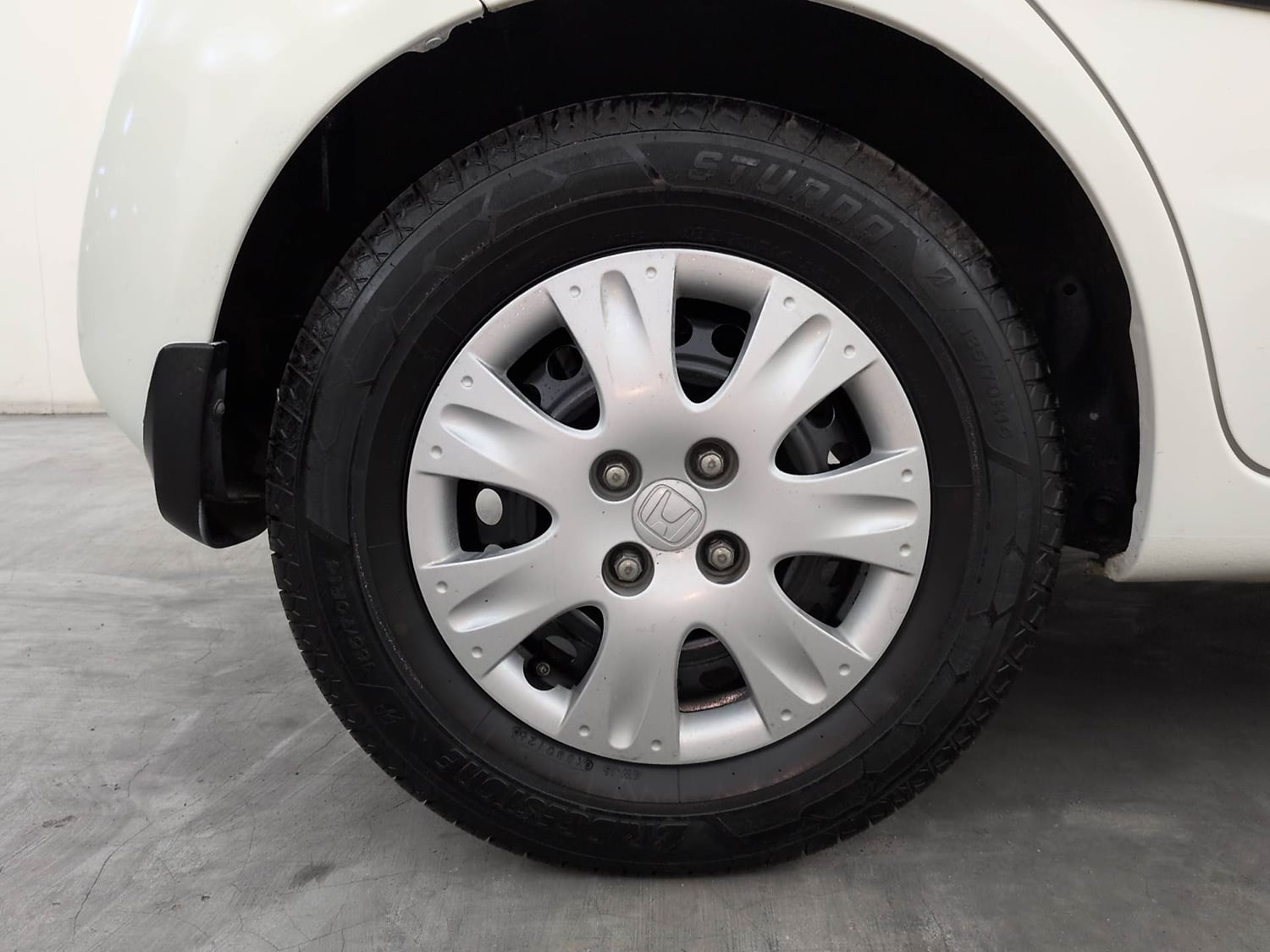 Used 2016 Honda Brio S MT Petrol Manual tyres RIGHT REAR TYRE RIM VIEW