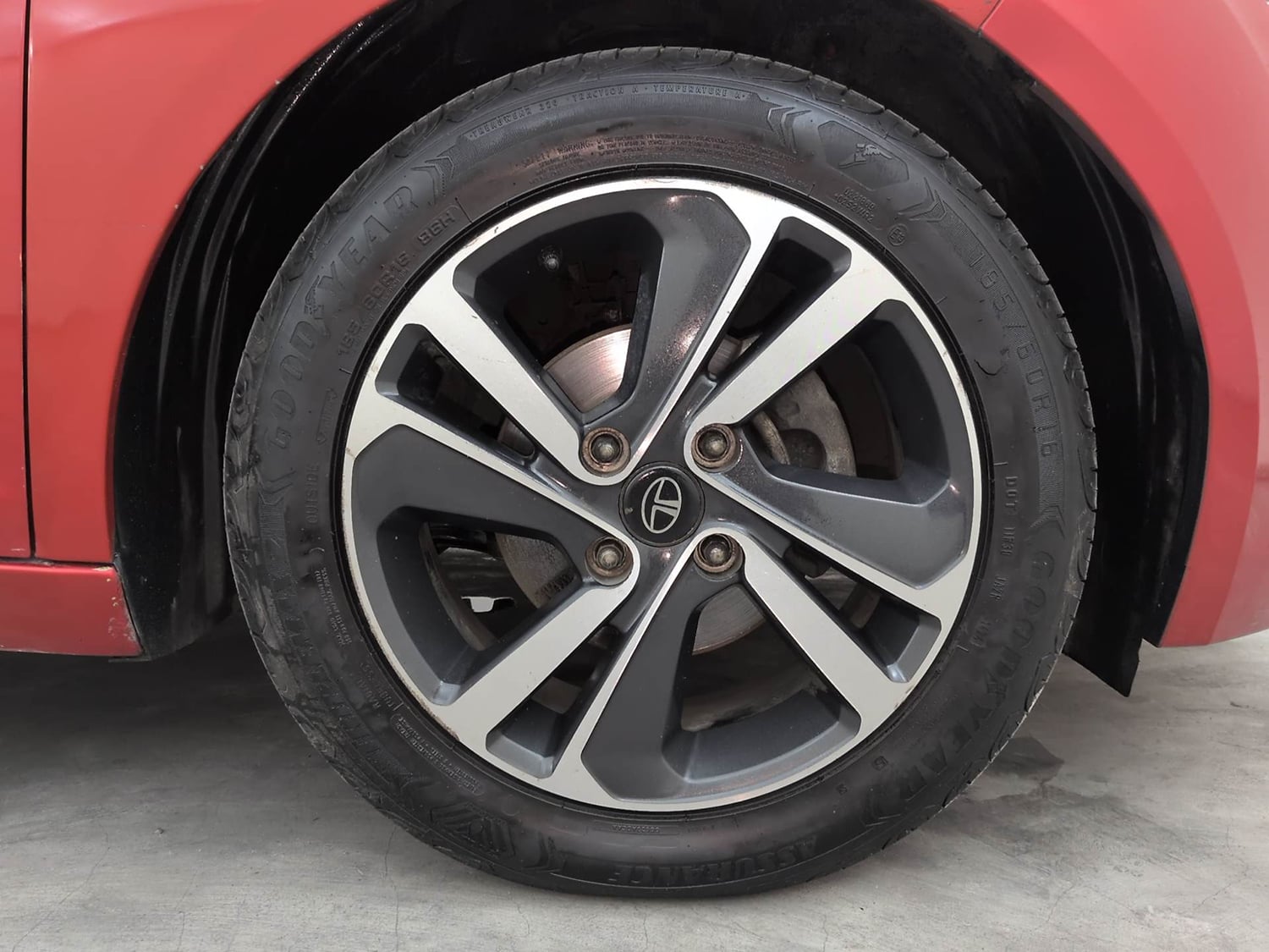 Used 2022 Tata Altroz XZ Diesel Diesel Manual tyres RIGHT FRONT TYRE RIM VIEW