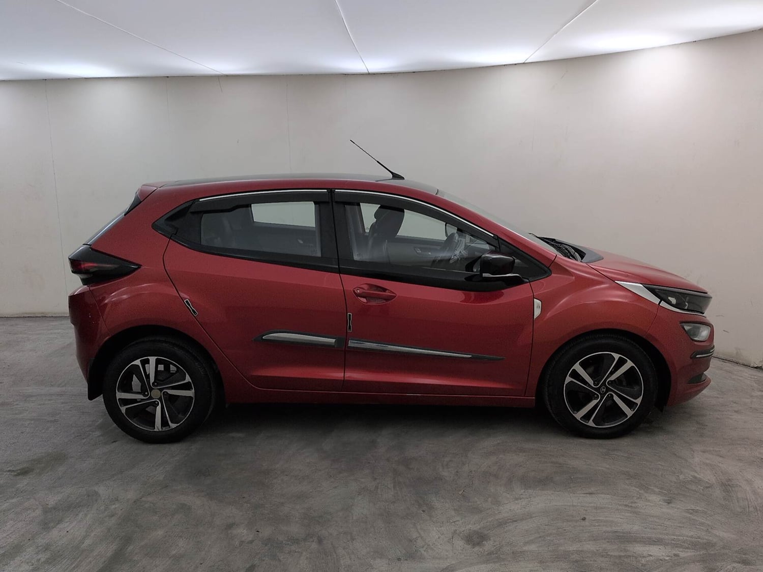 Used 2022 Tata Altroz XZ Diesel Diesel Manual exterior RIGHT SIDE VIEW