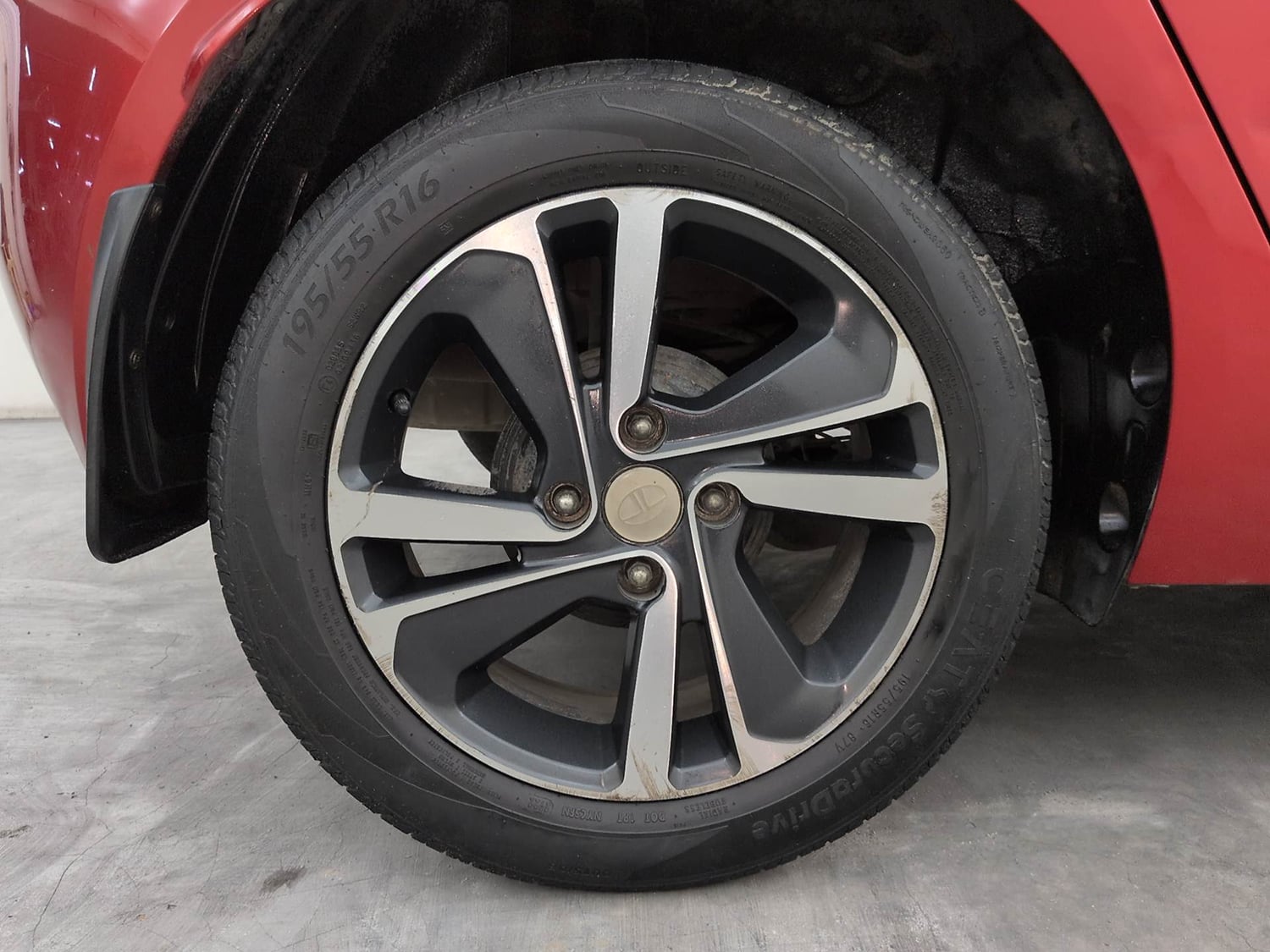 Used 2022 Tata Altroz XZ Diesel Diesel Manual tyres RIGHT REAR TYRE RIM VIEW