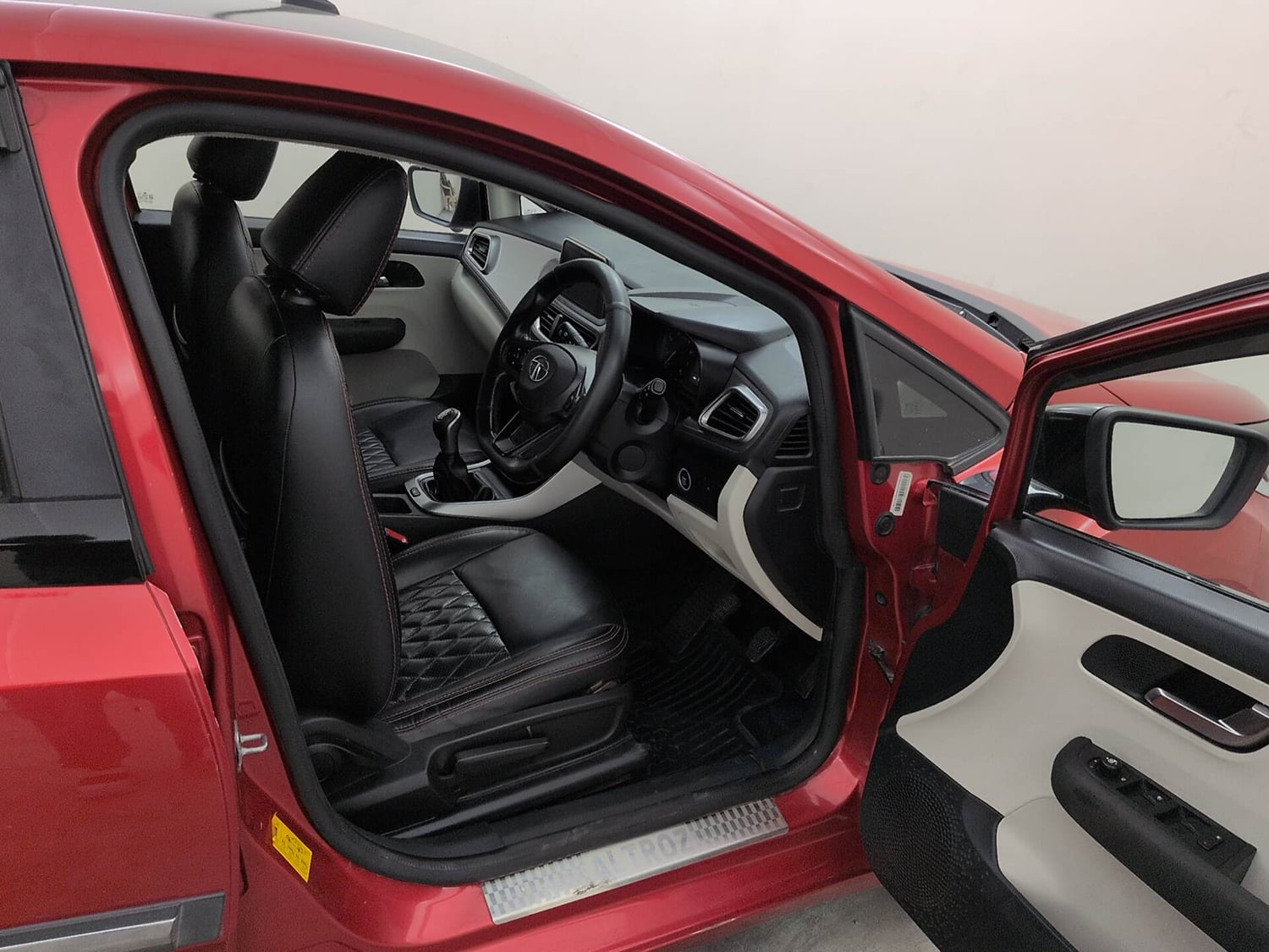 Used 2022 Tata Altroz XZ Diesel Diesel Manual interior RIGHT SIDE FRONT DOOR CABIN VIEW