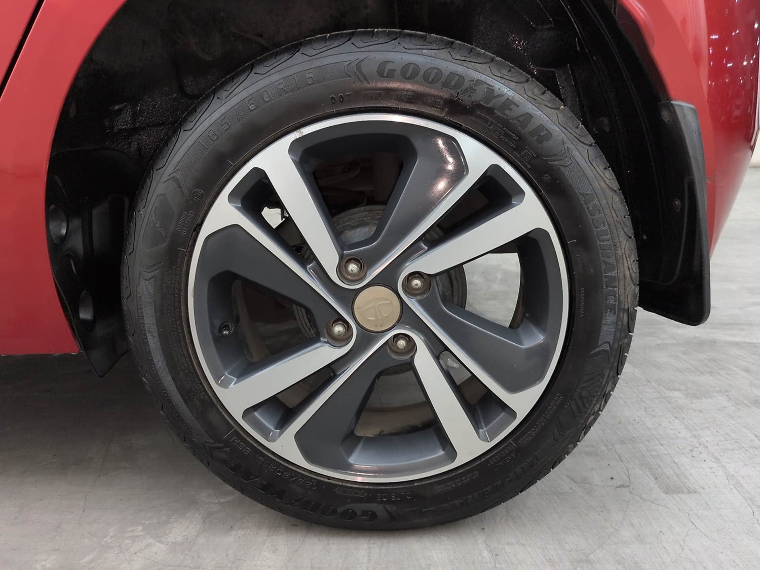 Used 2022 Tata Altroz XZ Diesel Diesel Manual tyres LEFT REAR TYRE RIM VIEW