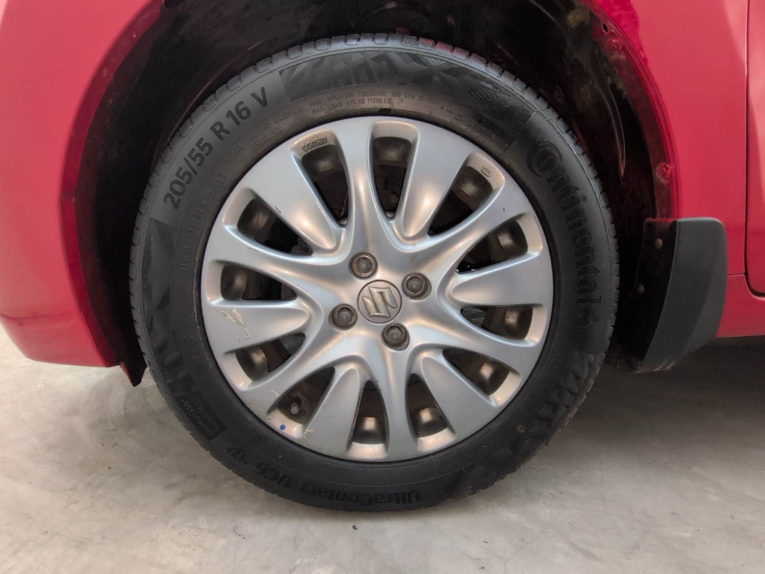 Used 2017 Maruti Suzuki Baleno Zeta 1.2 Petrol Manual tyres LEFT FRONT TYRE RIM VIEW