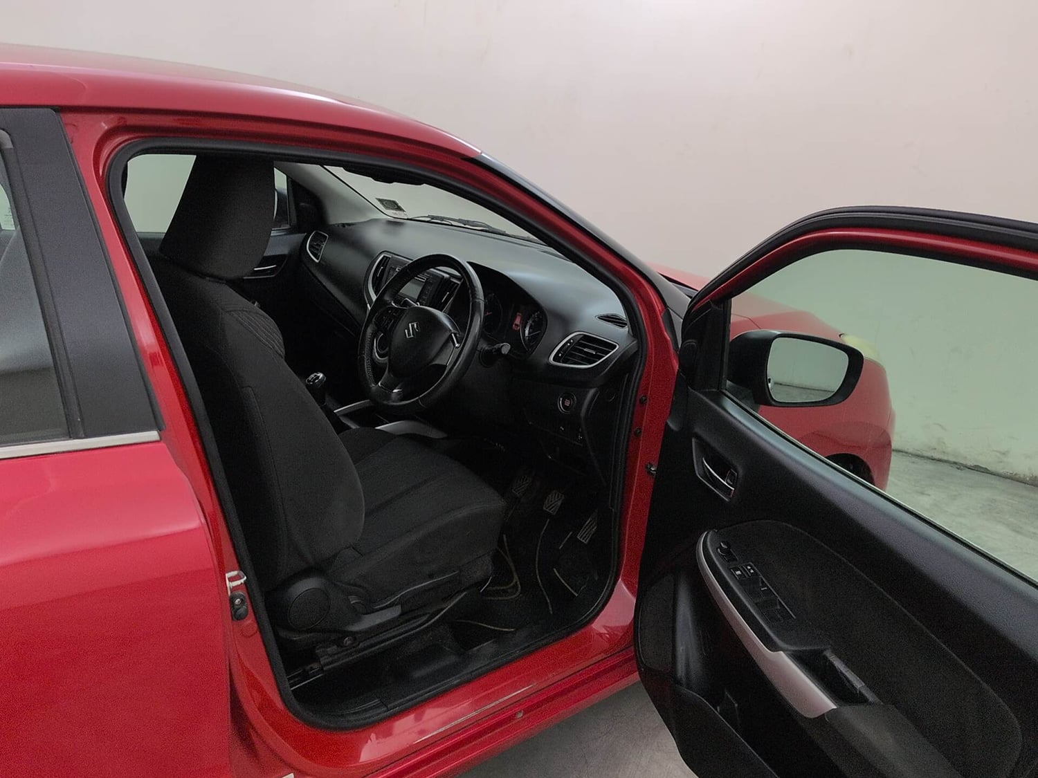 Used 2017 Maruti Suzuki Baleno Zeta 1.2 Petrol Manual interior RIGHT SIDE FRONT DOOR CABIN VIEW
