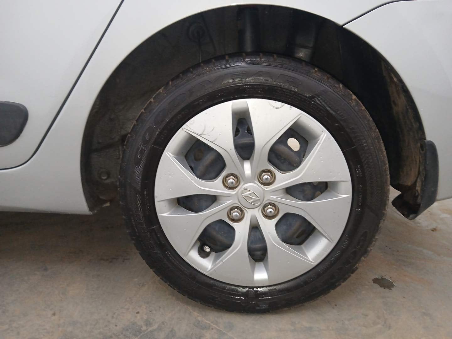 Used 2017 Hyundai Xcent S 1.2 Petrol Manual tyres LEFT REAR TYRE RIM VIEW