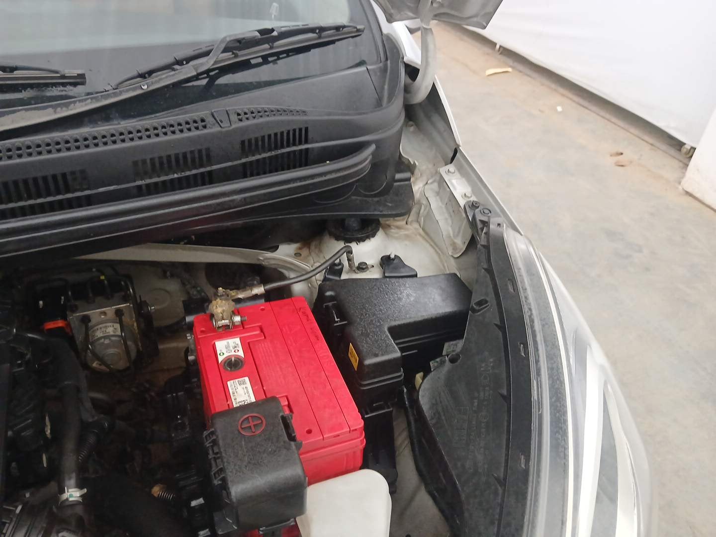 Used 2017 Hyundai Xcent S 1.2 Petrol Manual engine ENGINE LEFT SIDE HINGE & APRON VIEW