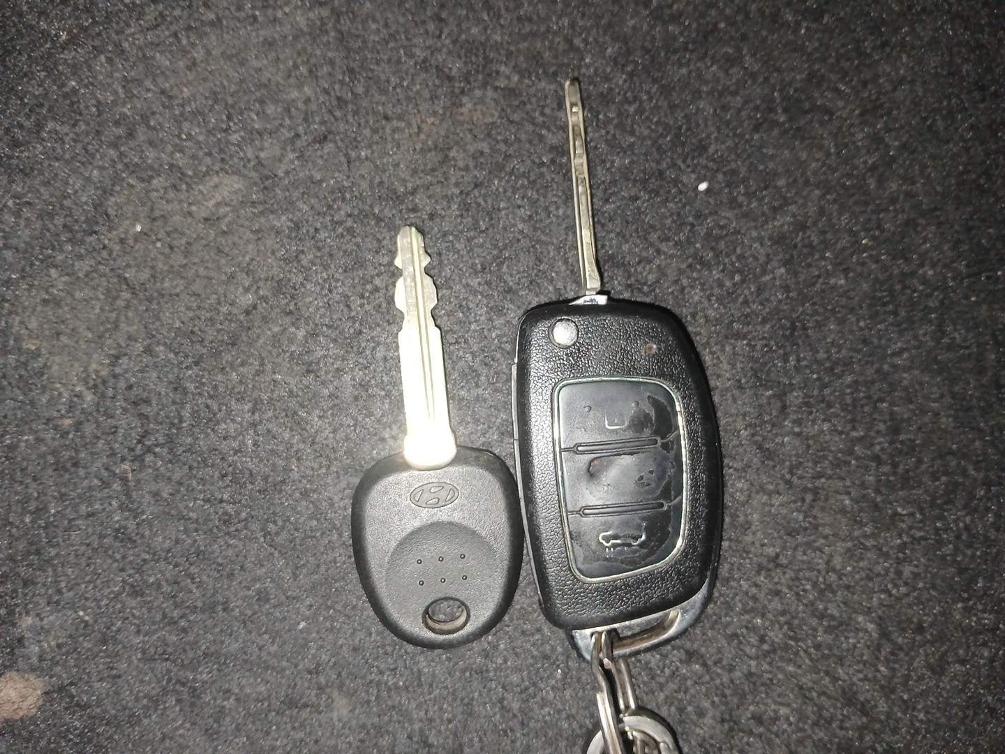 Used 2017 Hyundai Xcent S 1.2 Petrol Manual extra CAR KEY VIEW
