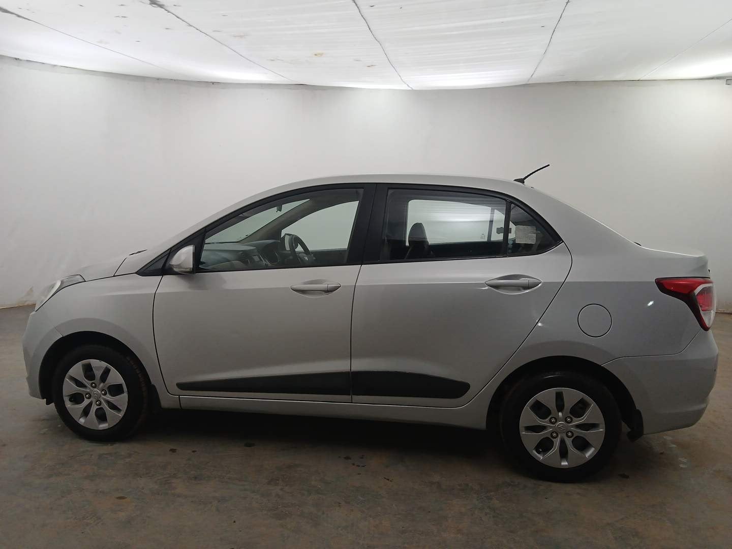 Used 2017 Hyundai Xcent S 1.2 Petrol Manual exterior LEFT SIDE VIEW