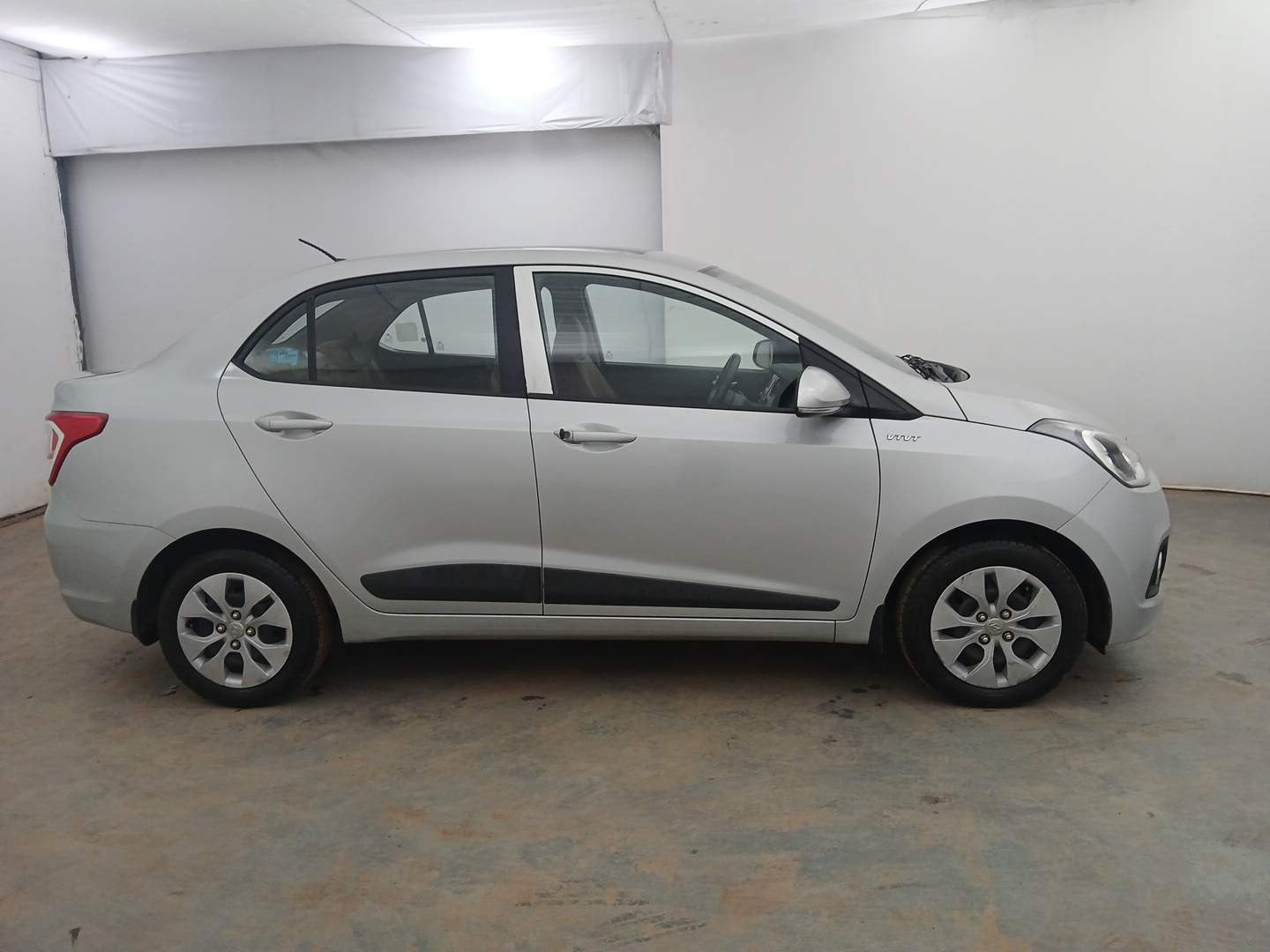 Used 2017 Hyundai Xcent S 1.2 Petrol Manual exterior RIGHT SIDE VIEW