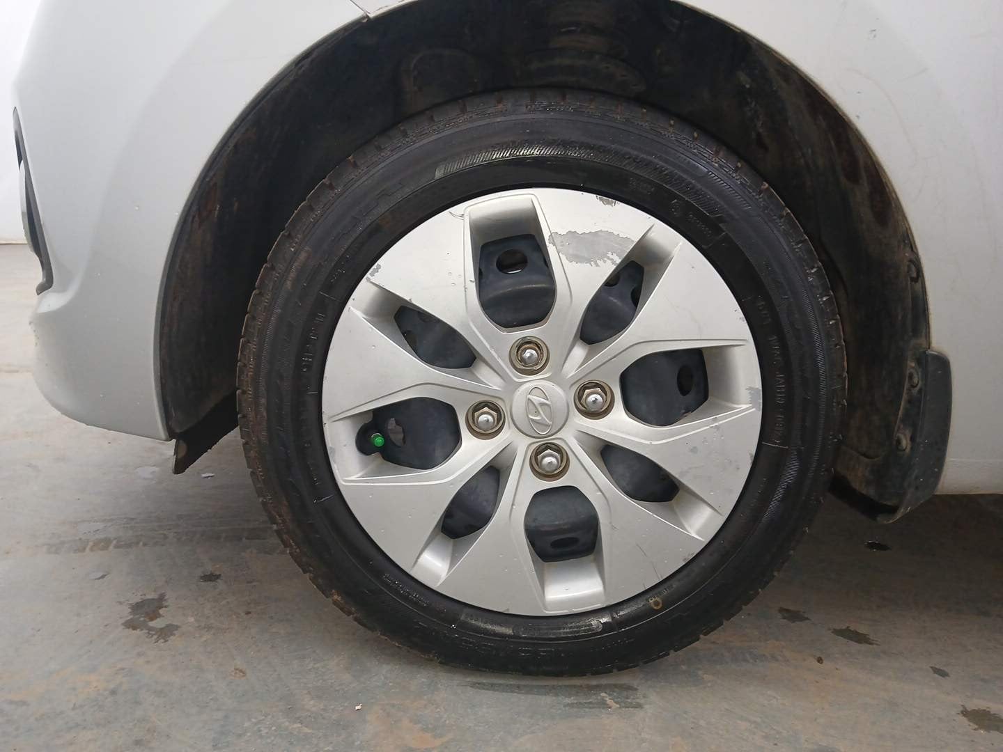 Used 2017 Hyundai Xcent S 1.2 Petrol Manual tyres LEFT FRONT TYRE RIM VIEW