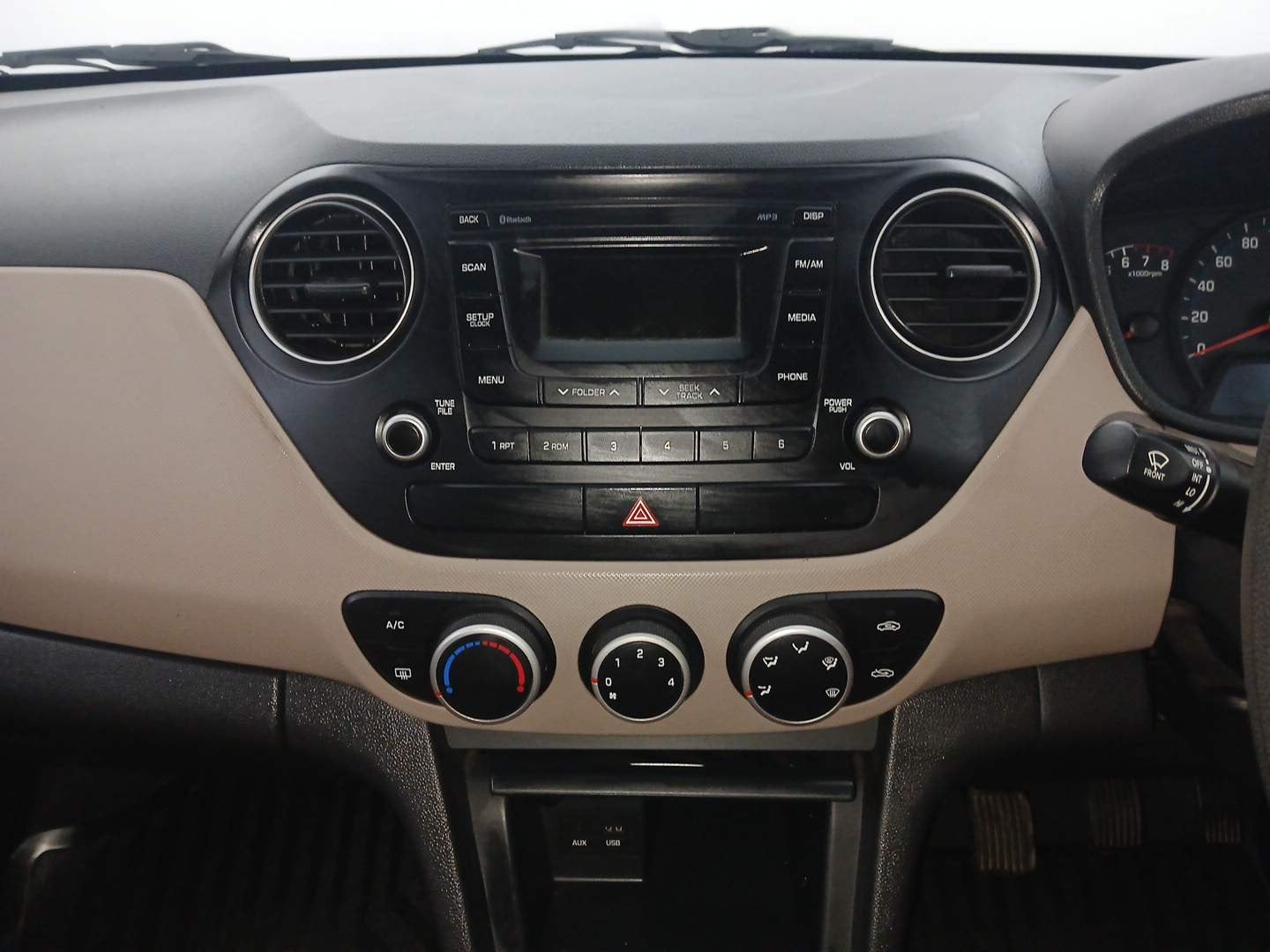 Used 2017 Hyundai Xcent S 1.2 Petrol Manual interior MUSIC SYSTEM & AC CONTROL VIEW