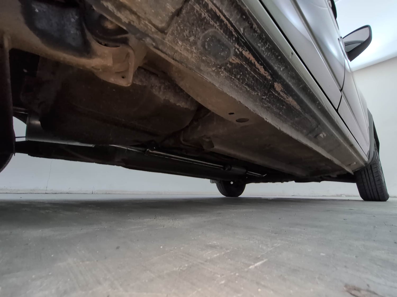 Used 2017 Renault Kwid RXT Petrol Manual extra REAR RIGHT UNDERBODY VIEW
