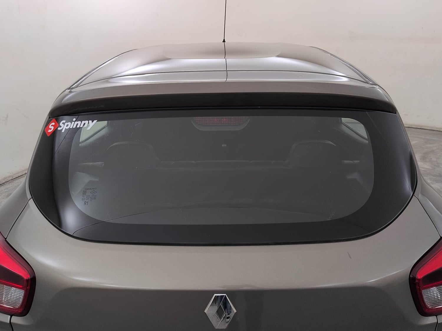 Used 2017 Renault Kwid RXT Petrol Manual exterior BACK WINDSHIELD VIEW