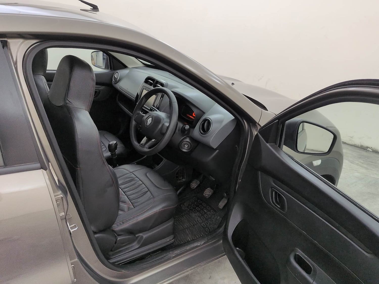Used 2017 Renault Kwid RXT Petrol Manual interior RIGHT SIDE FRONT DOOR CABIN VIEW