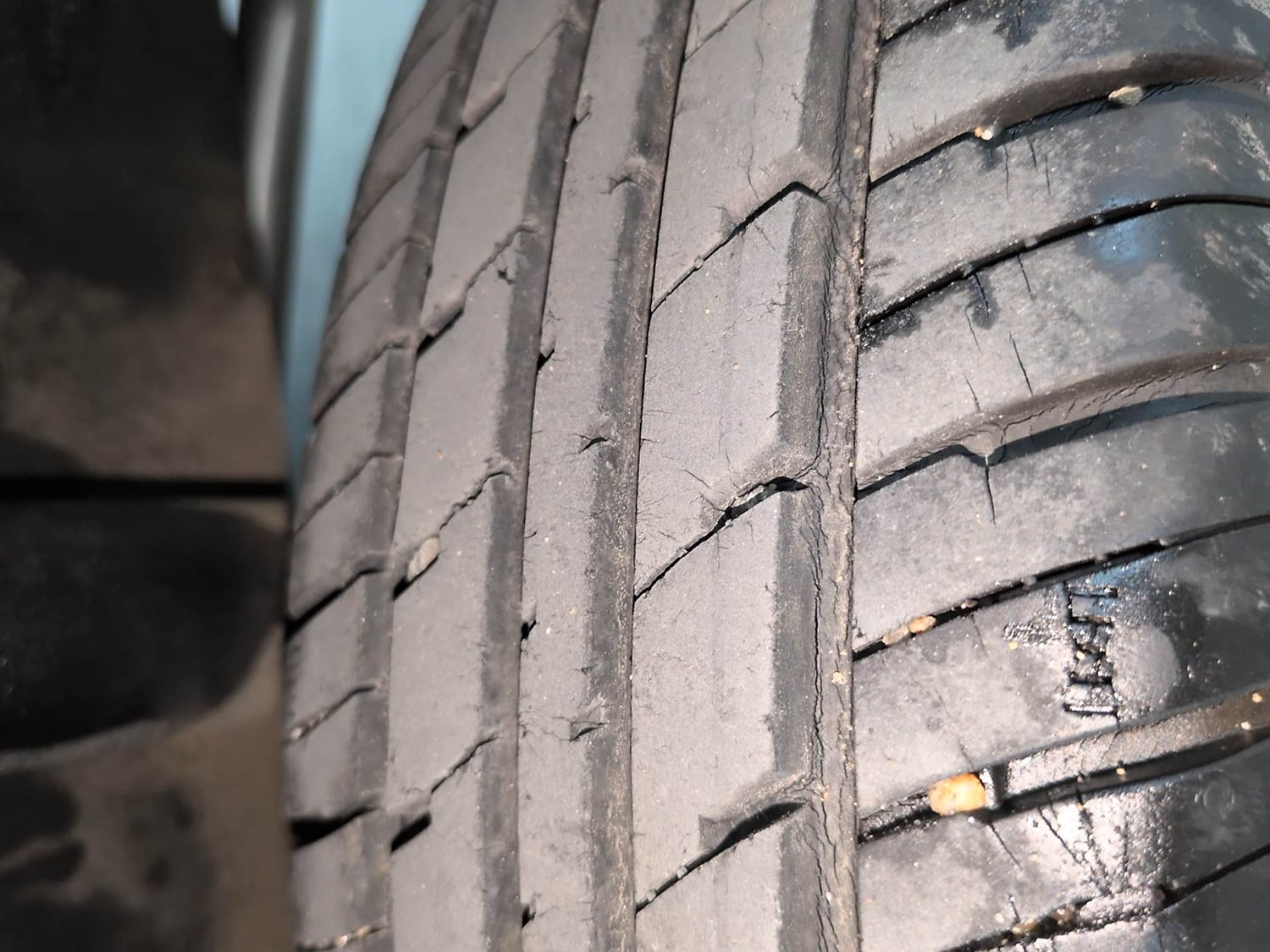 Used 2017 Renault Kwid RXT Petrol Manual tyres LEFT REAR TYRE TREAD VIEW