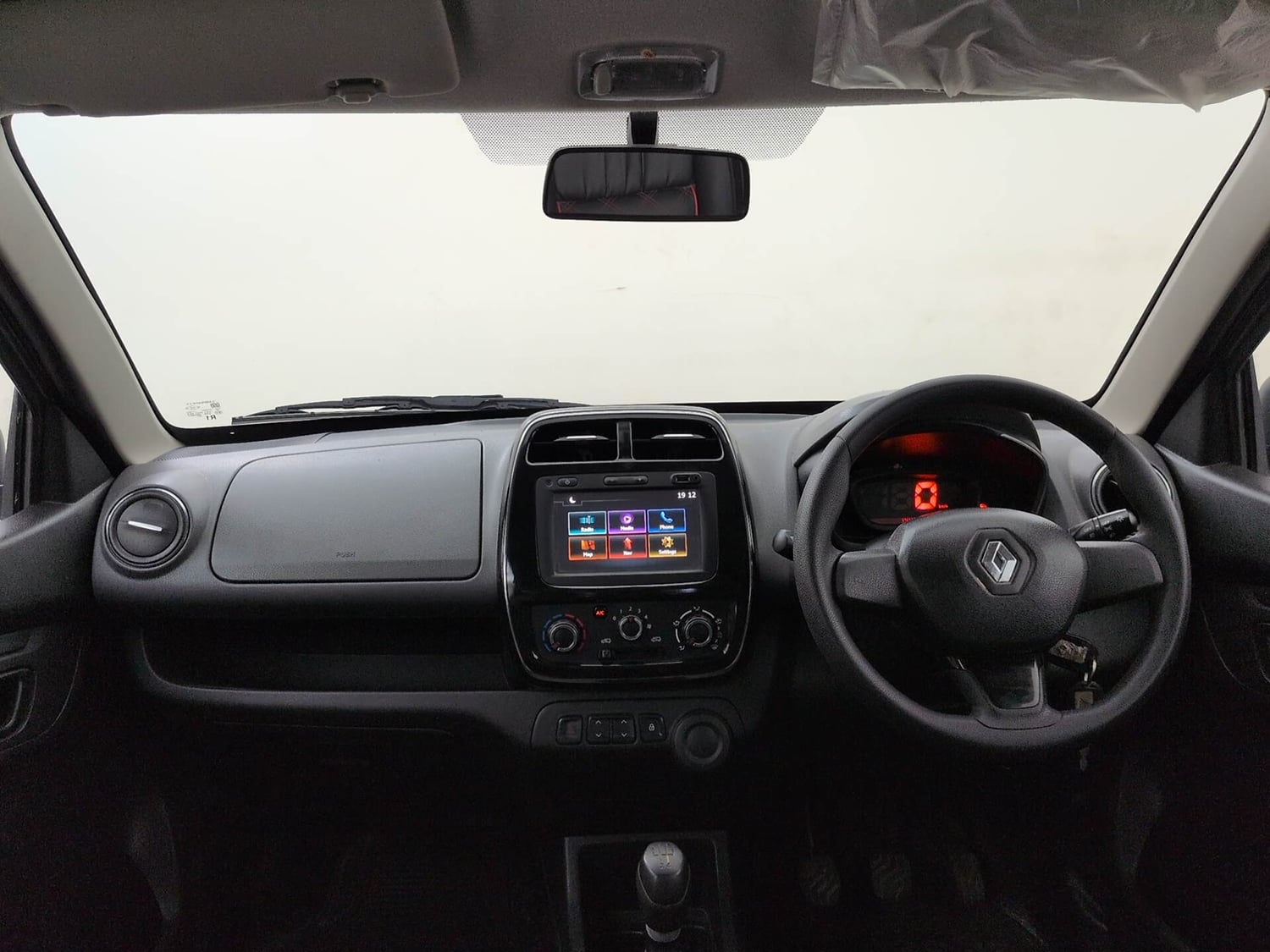 Used 2017 Renault Kwid RXT Petrol Manual interior DASHBOARD VIEW