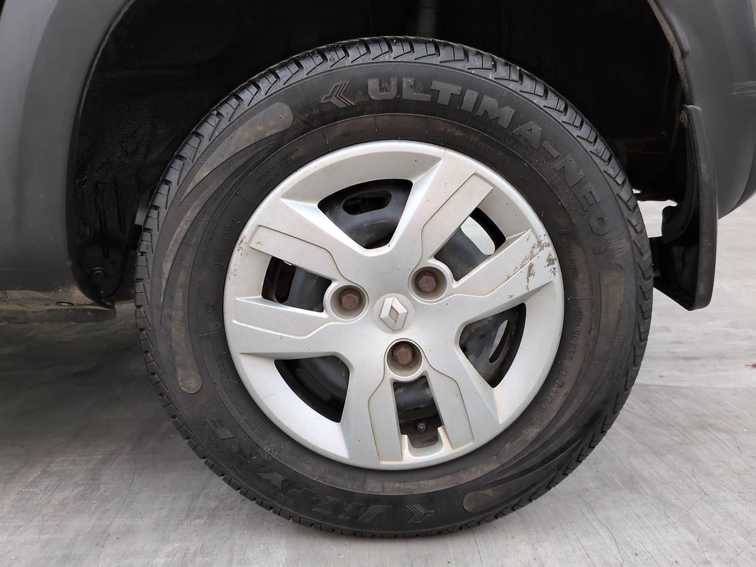 Used 2017 Renault Kwid RXT Petrol Manual tyres LEFT REAR TYRE RIM VIEW