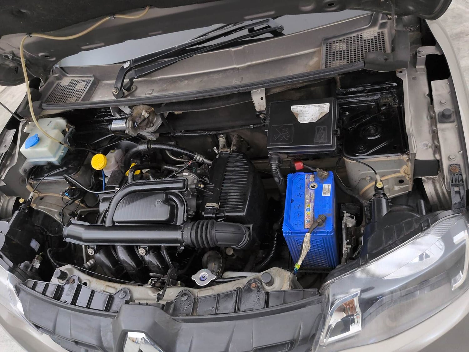 Used 2017 Renault Kwid RXT Petrol Manual engine ENGINE LEFT SIDE VIEW