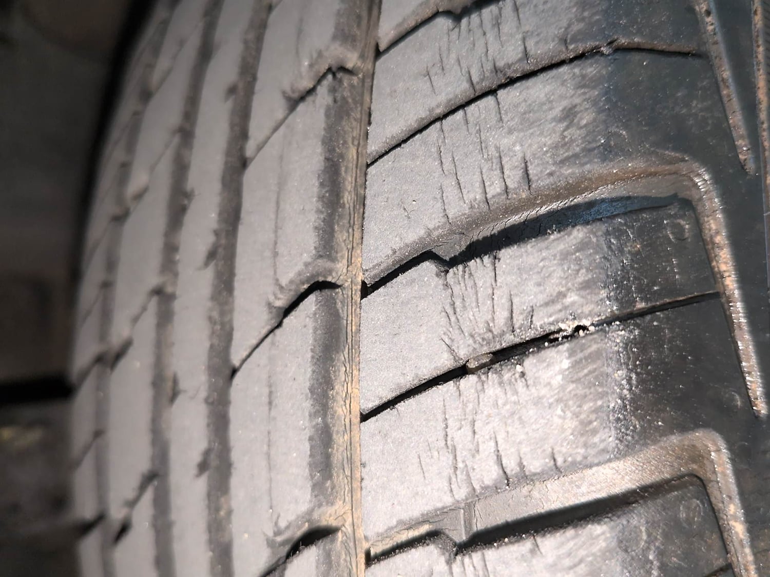 Used 2017 Renault Kwid RXT Petrol Manual tyres LEFT FRONT TYRE TREAD VIEW