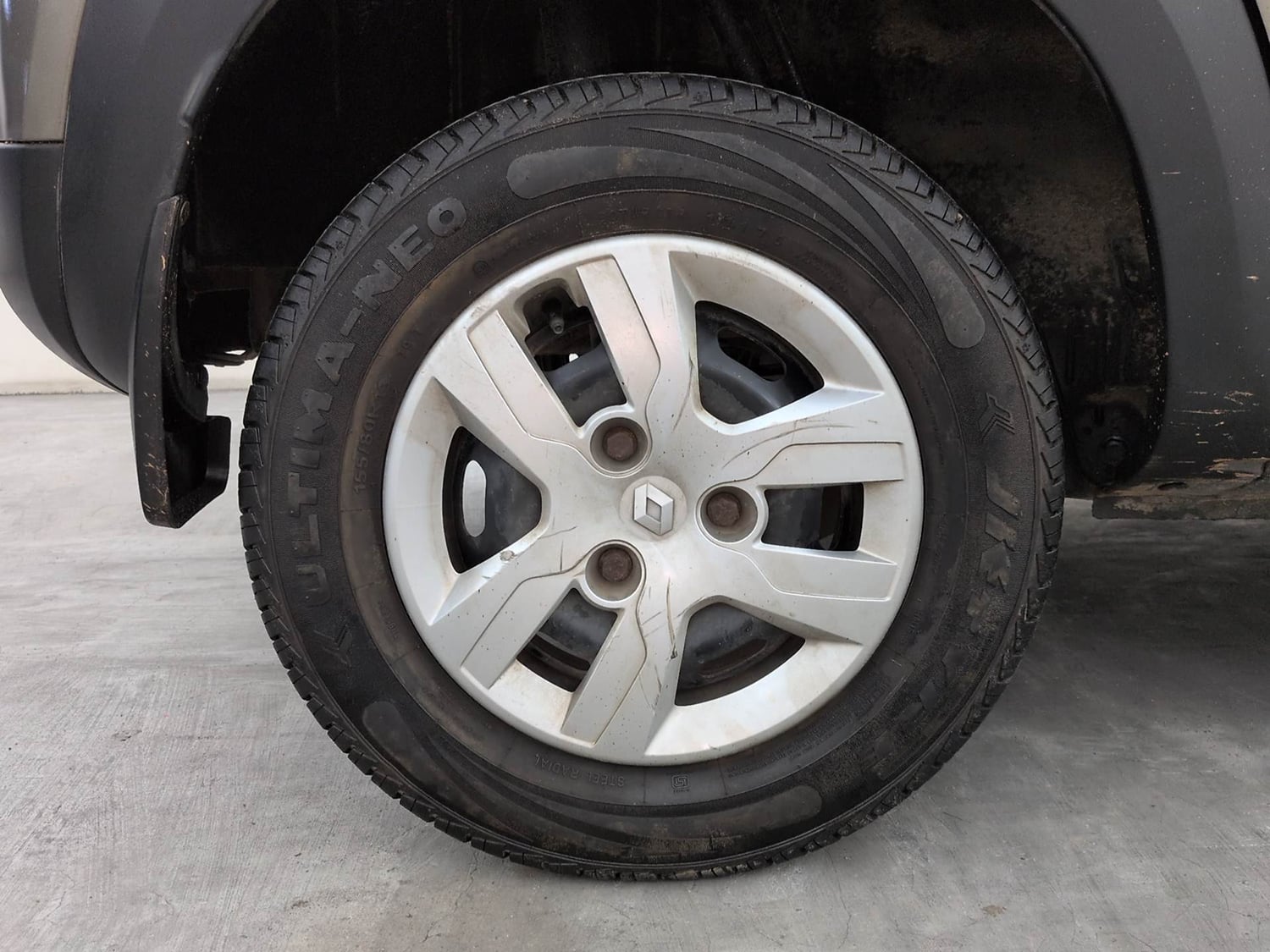 Used 2017 Renault Kwid RXT Petrol Manual tyres RIGHT REAR TYRE RIM VIEW