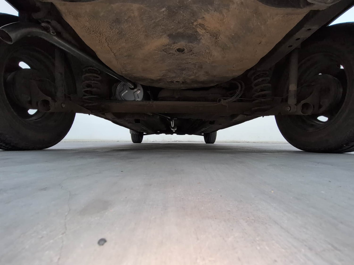 Used 2017 Renault Kwid RXT Petrol Manual extra REAR UNDERBODY VIEW (TAKEN FROM REAR)