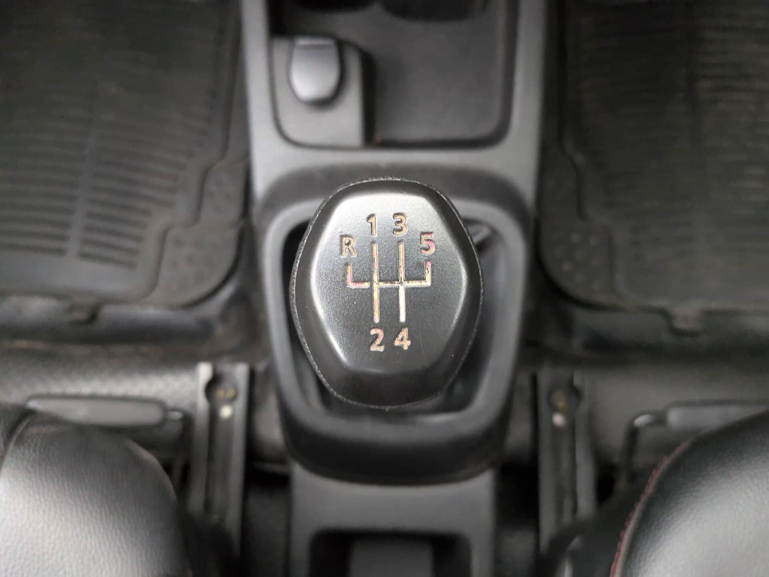 Used 2017 Renault Kwid RXT Petrol Manual interior GEAR  KNOB VIEW