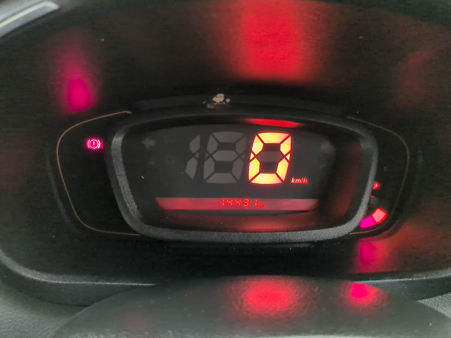Used 2017 Renault Kwid RXT Petrol Manual interior CLUSTERMETER VIEW