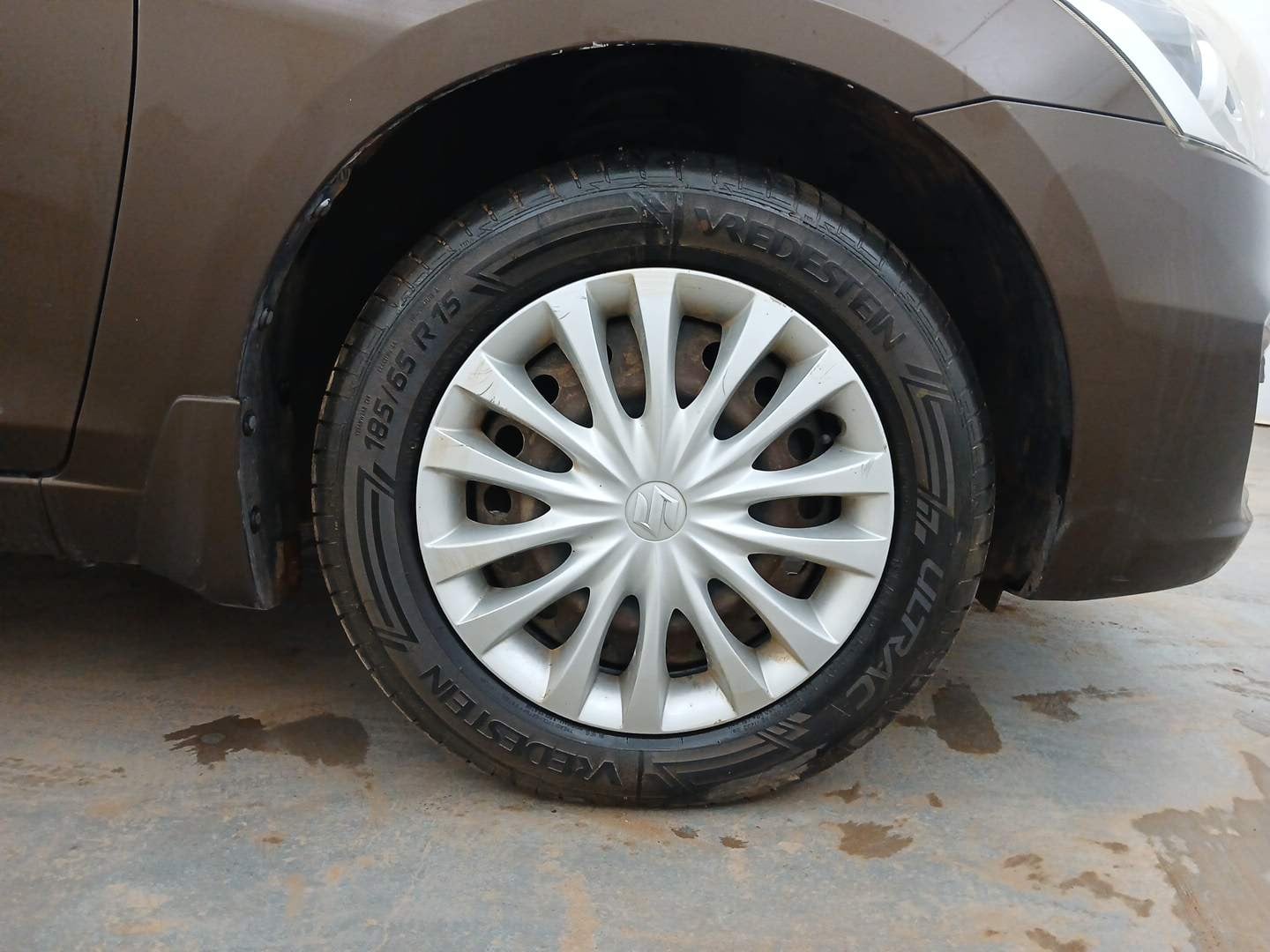 Used 2015 Maruti Suzuki Ciaz VXi Petrol Manual tyres RIGHT FRONT TYRE RIM VIEW
