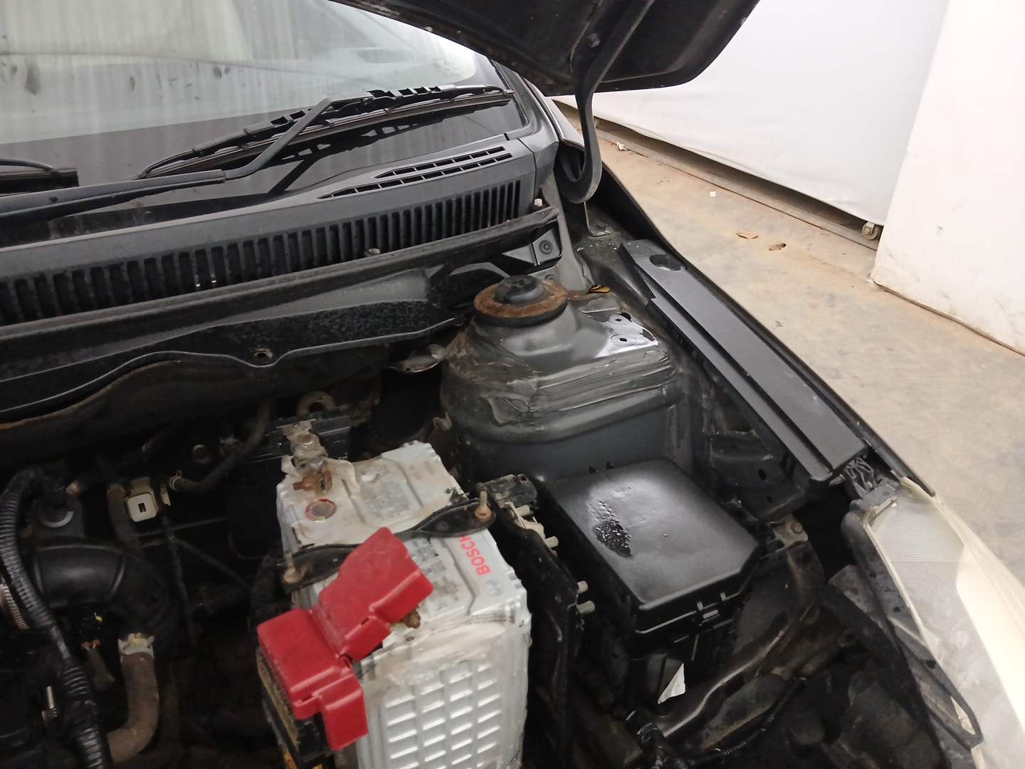 Used 2015 Maruti Suzuki Ciaz VXi Petrol Manual engine ENGINE LEFT SIDE HINGE & APRON VIEW