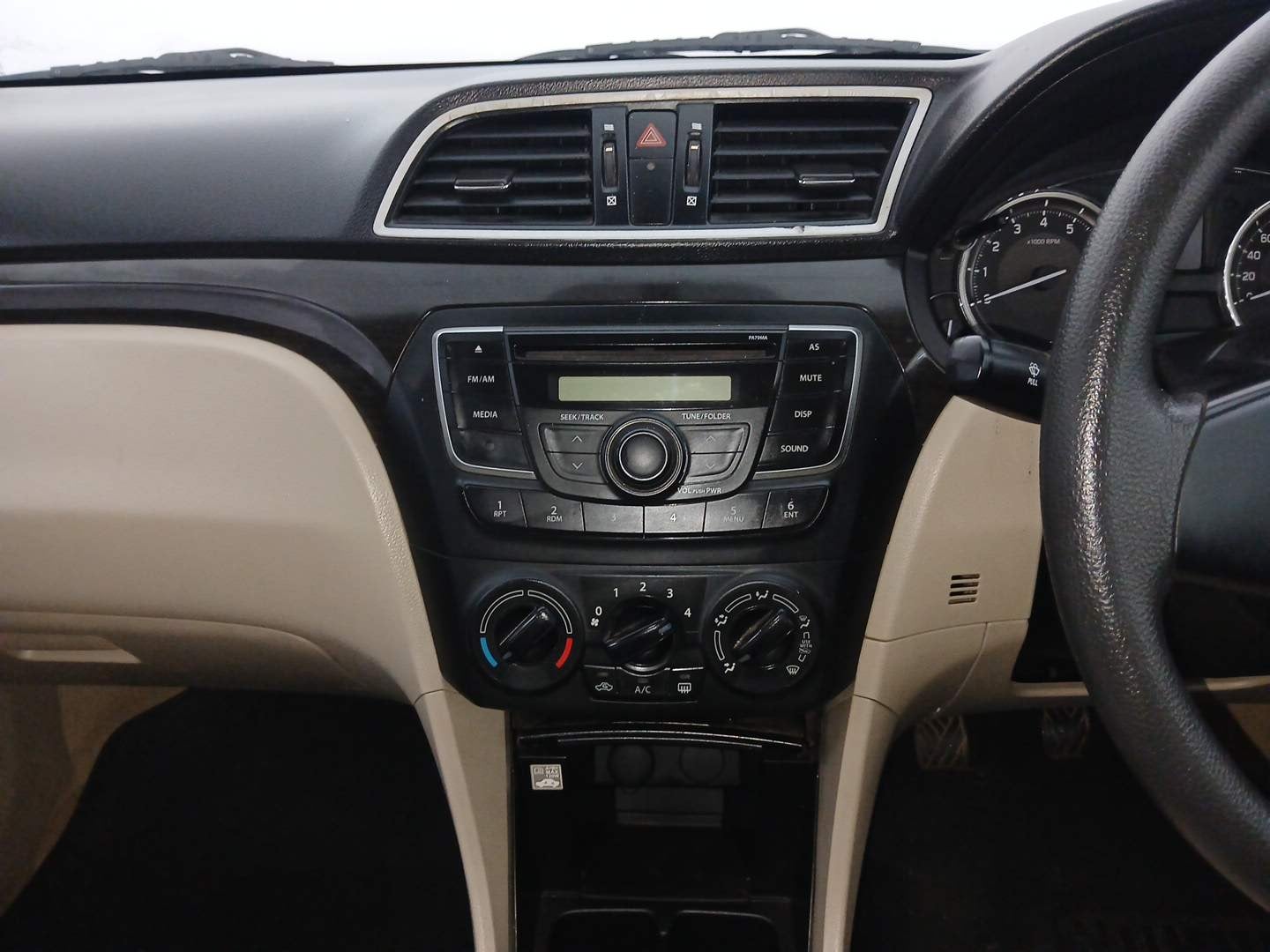 Used 2015 Maruti Suzuki Ciaz VXi Petrol Manual interior MUSIC SYSTEM & AC CONTROL VIEW