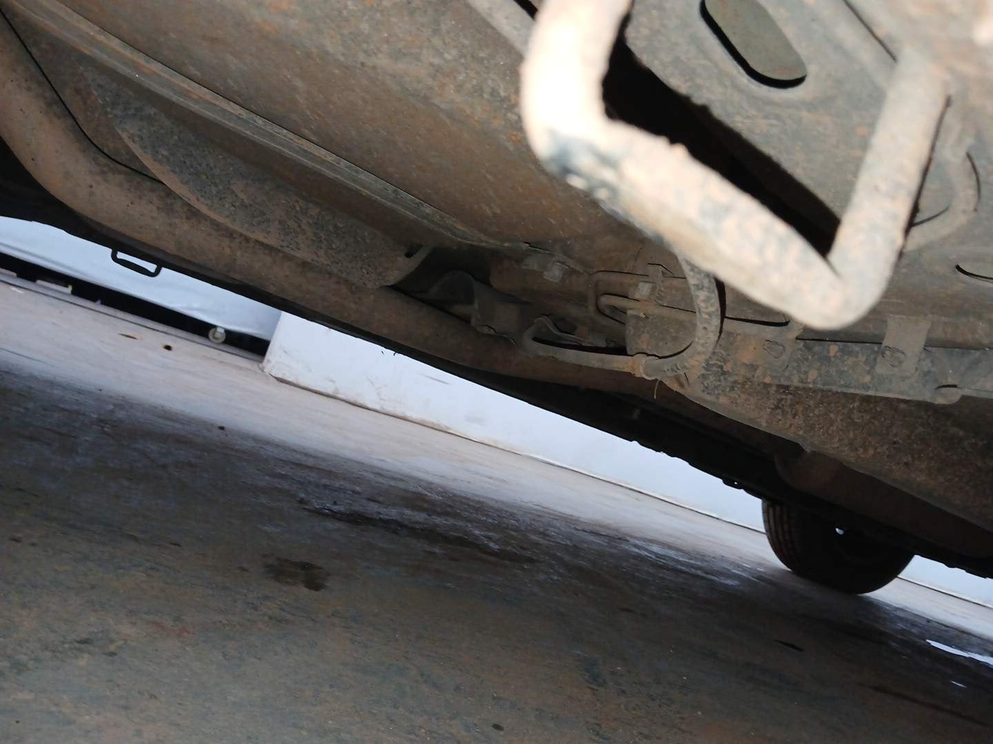 Used 2015 Maruti Suzuki Ciaz VXi Petrol Manual extra REAR RIGHT UNDERBODY VIEW