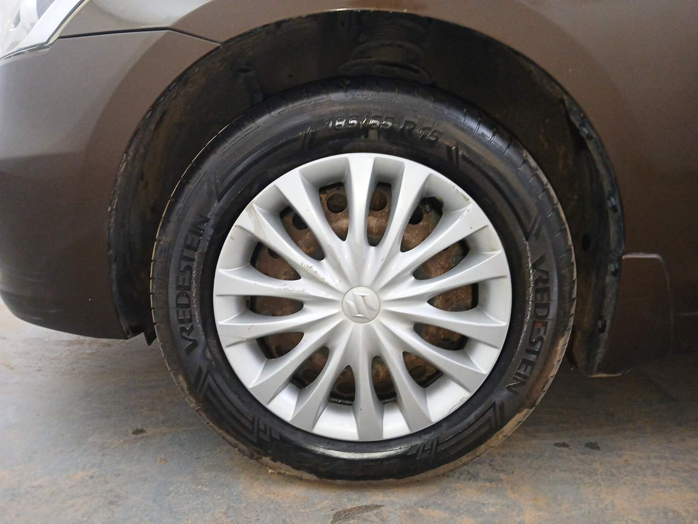 Used 2015 Maruti Suzuki Ciaz VXi Petrol Manual tyres LEFT FRONT TYRE RIM VIEW