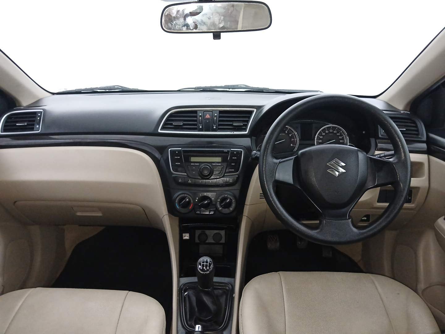 Used 2015 Maruti Suzuki Ciaz VXi Petrol Manual interior DASHBOARD VIEW
