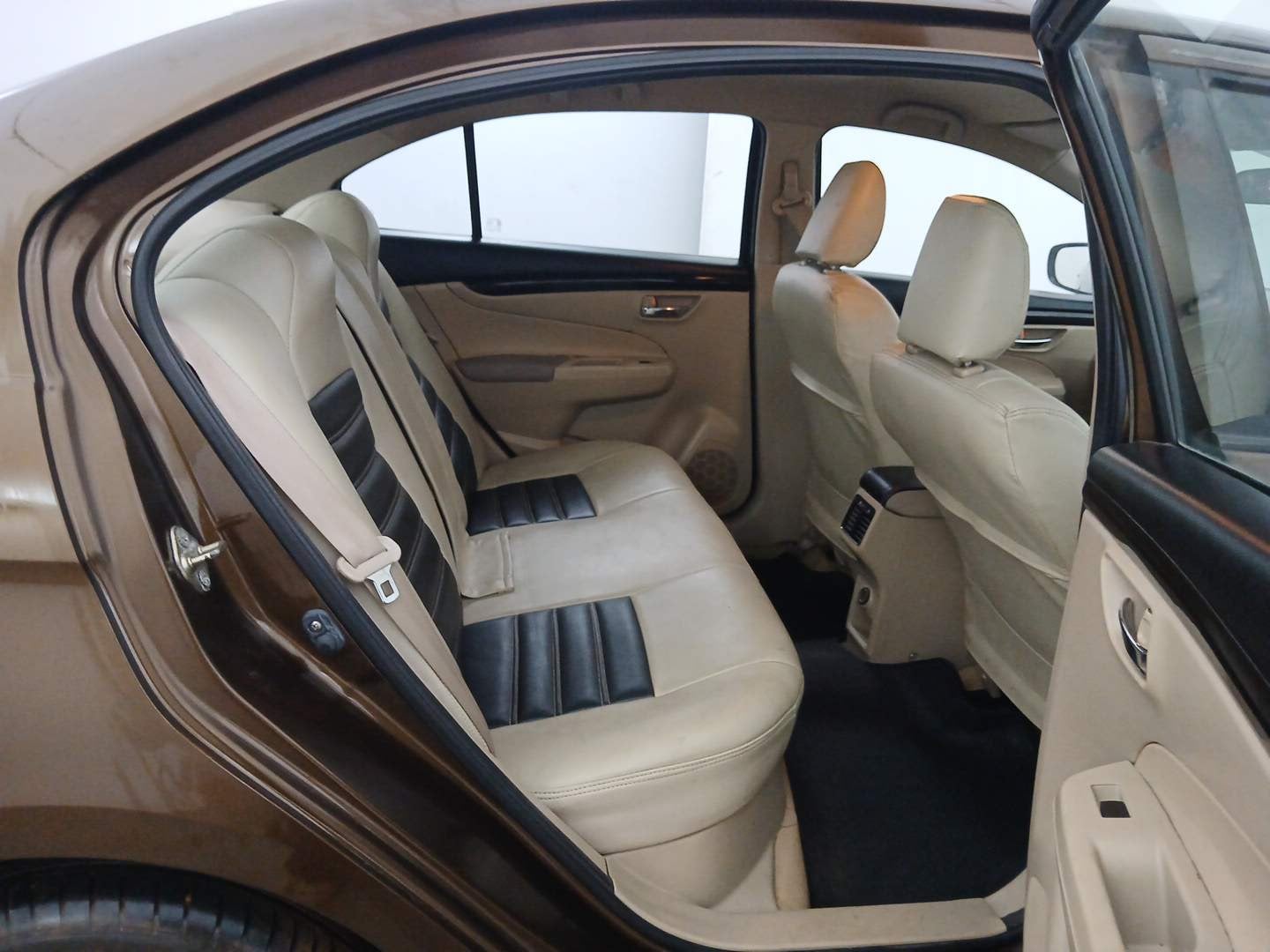 Used 2015 Maruti Suzuki Ciaz VXi Petrol Manual interior RIGHT SIDE REAR DOOR CABIN VIEW