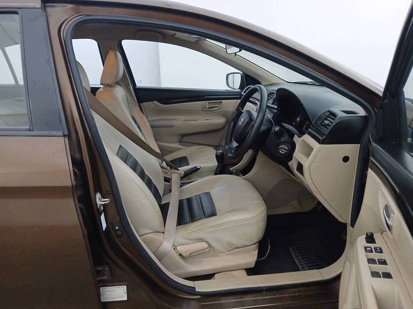 Used 2015 Maruti Suzuki Ciaz VXi Petrol Manual interior RIGHT SIDE FRONT DOOR CABIN VIEW