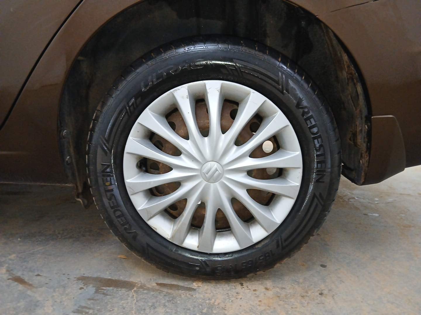 Used 2015 Maruti Suzuki Ciaz VXi Petrol Manual tyres LEFT REAR TYRE RIM VIEW