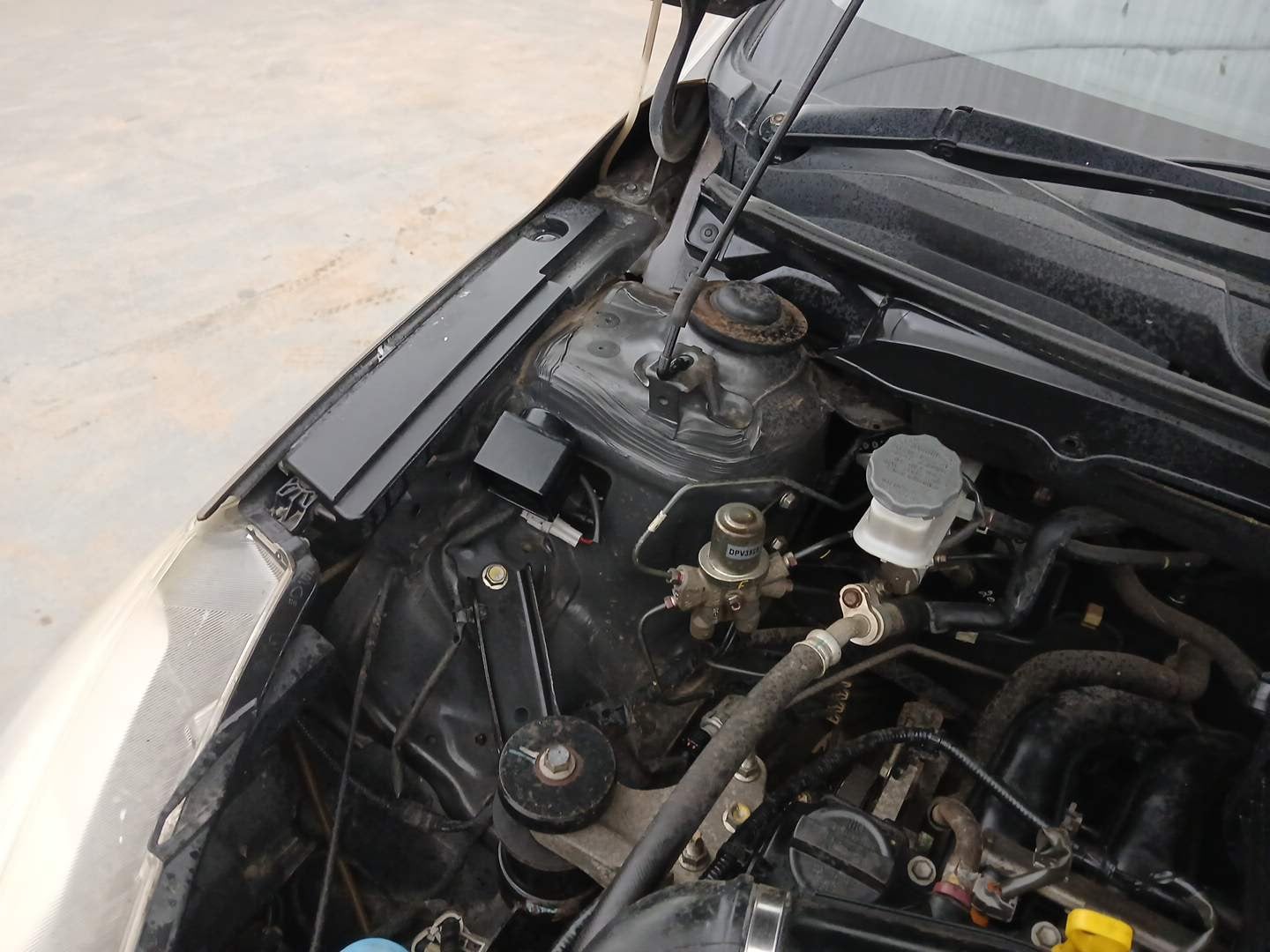 Used 2015 Maruti Suzuki Ciaz VXi Petrol Manual engine ENGINE RIGHT SIDE HINGE & APRON VIEW