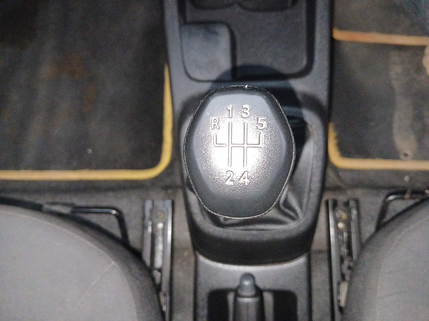 Used 2018 Renault Kwid RXE Petrol Manual interior GEAR  KNOB VIEW