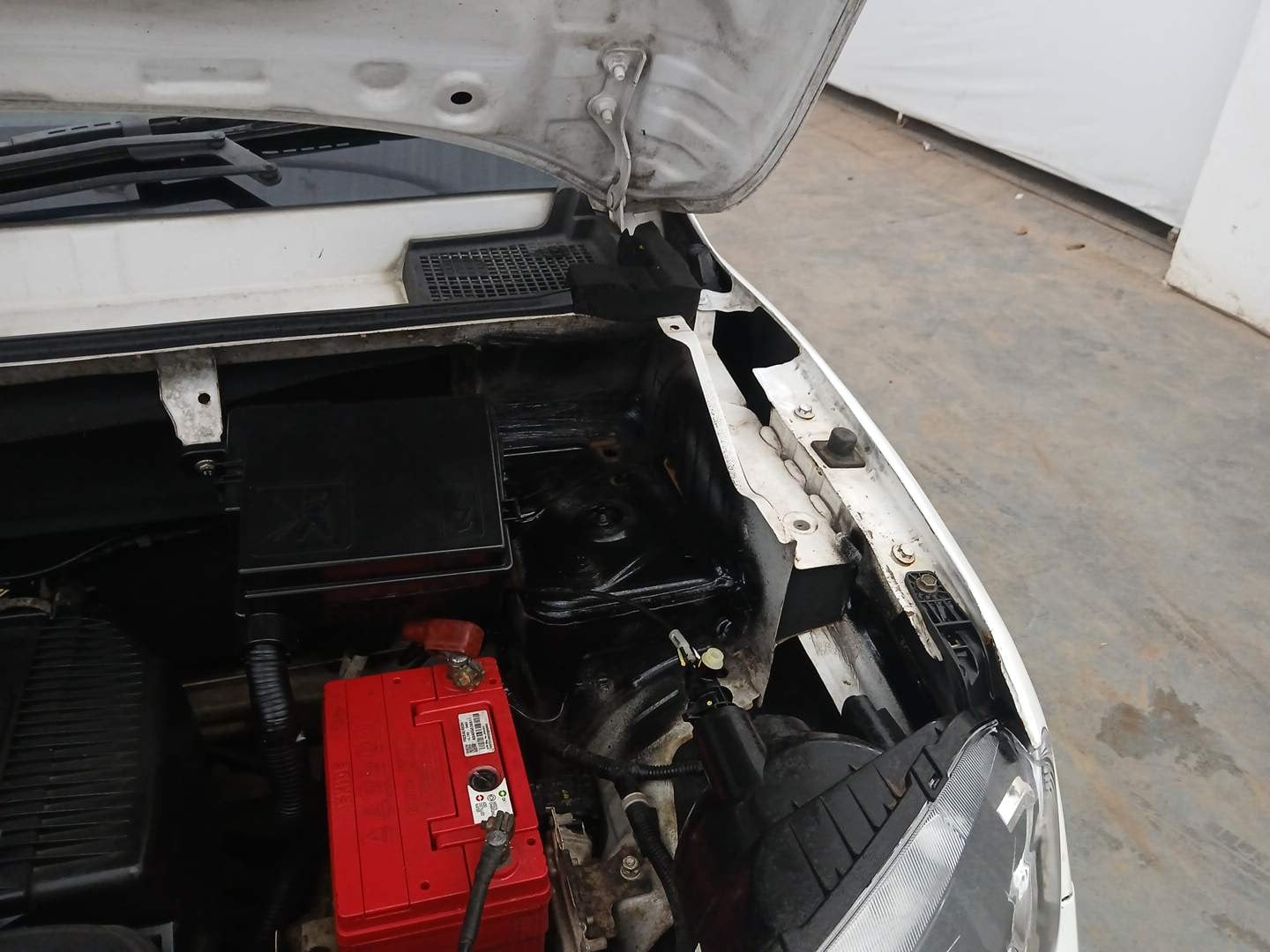 Used 2018 Renault Kwid RXE Petrol Manual engine ENGINE LEFT SIDE HINGE & APRON VIEW